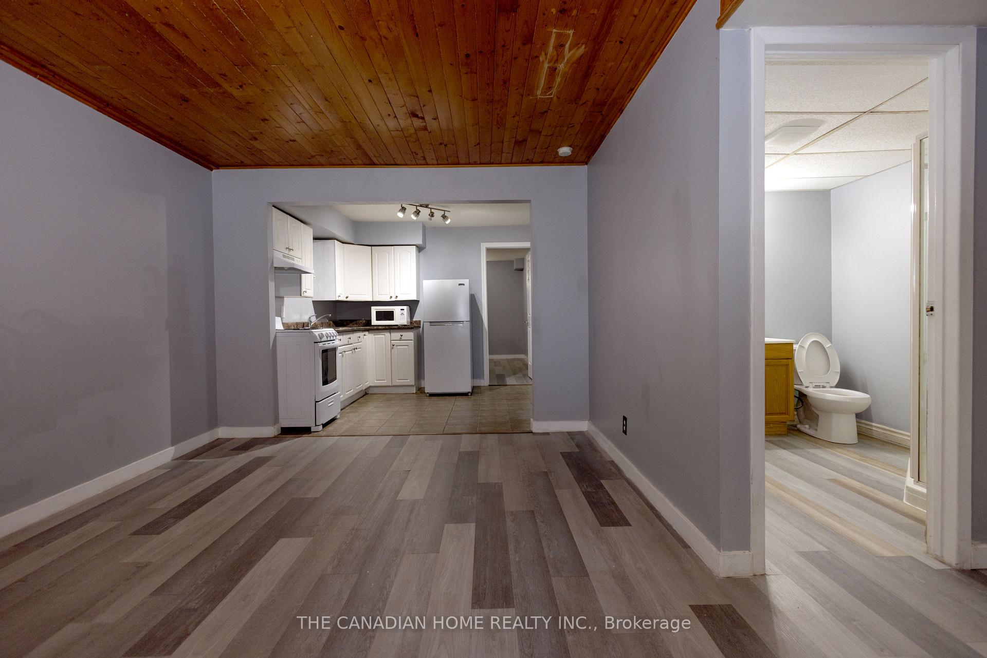 Photo 25 of 909 Uxbridge Crescent, Kingston, East Gardiners Rd — HOMEH