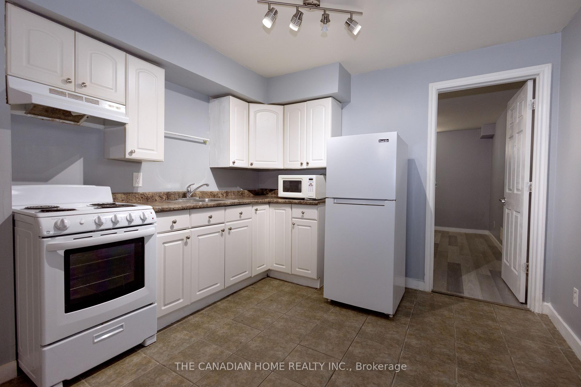Photo 26 of 909 Uxbridge Crescent, Kingston, East Gardiners Rd — HOMEH