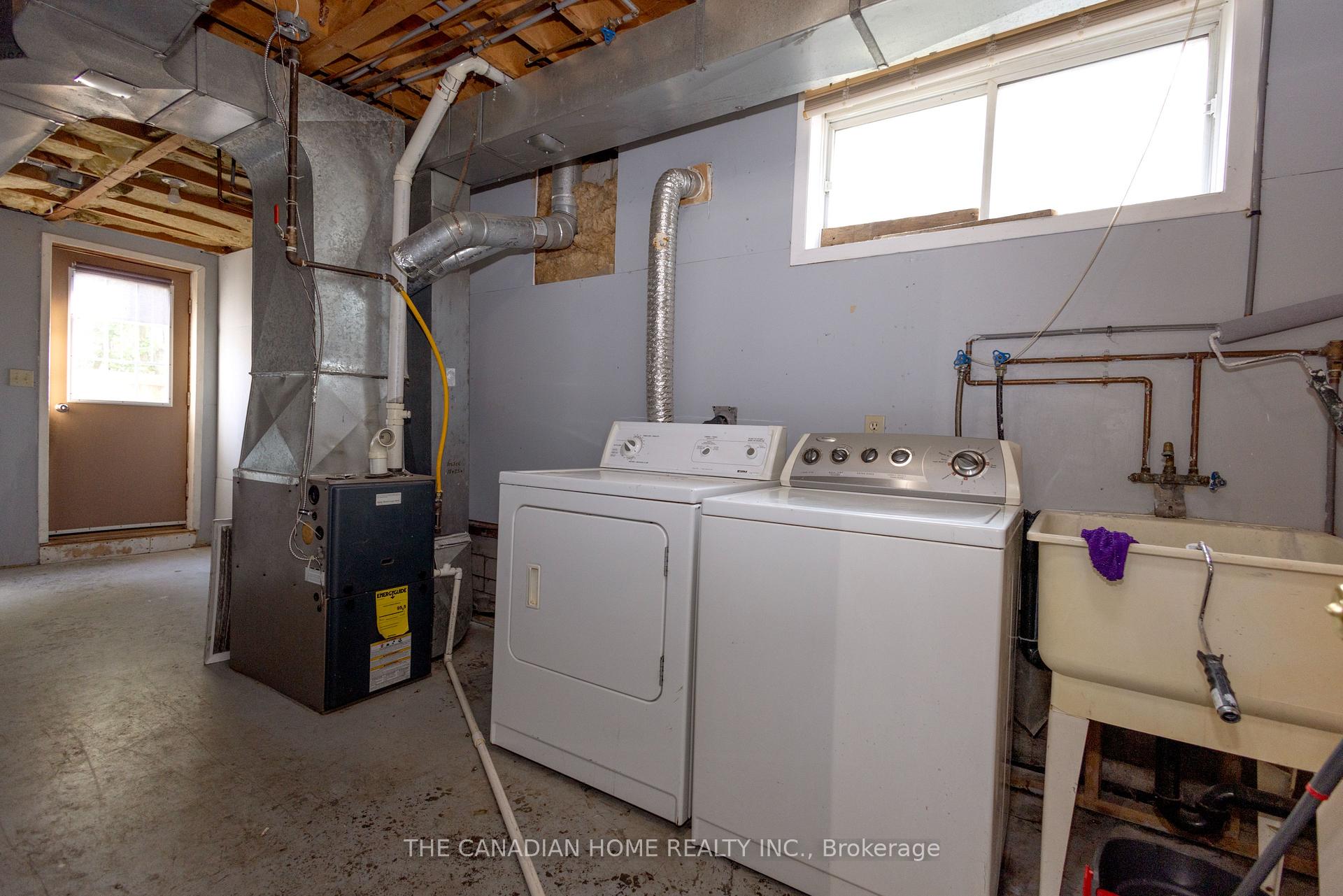 Photo 28 of 909 Uxbridge Crescent, Kingston, East Gardiners Rd — HOMEH