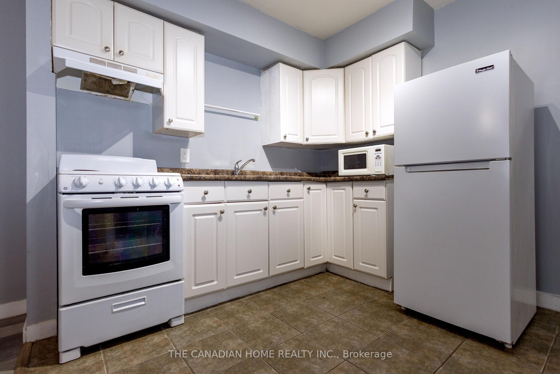 Photo 31 of 909 Uxbridge Crescent, Kingston, East Gardiners Rd — HOMEH