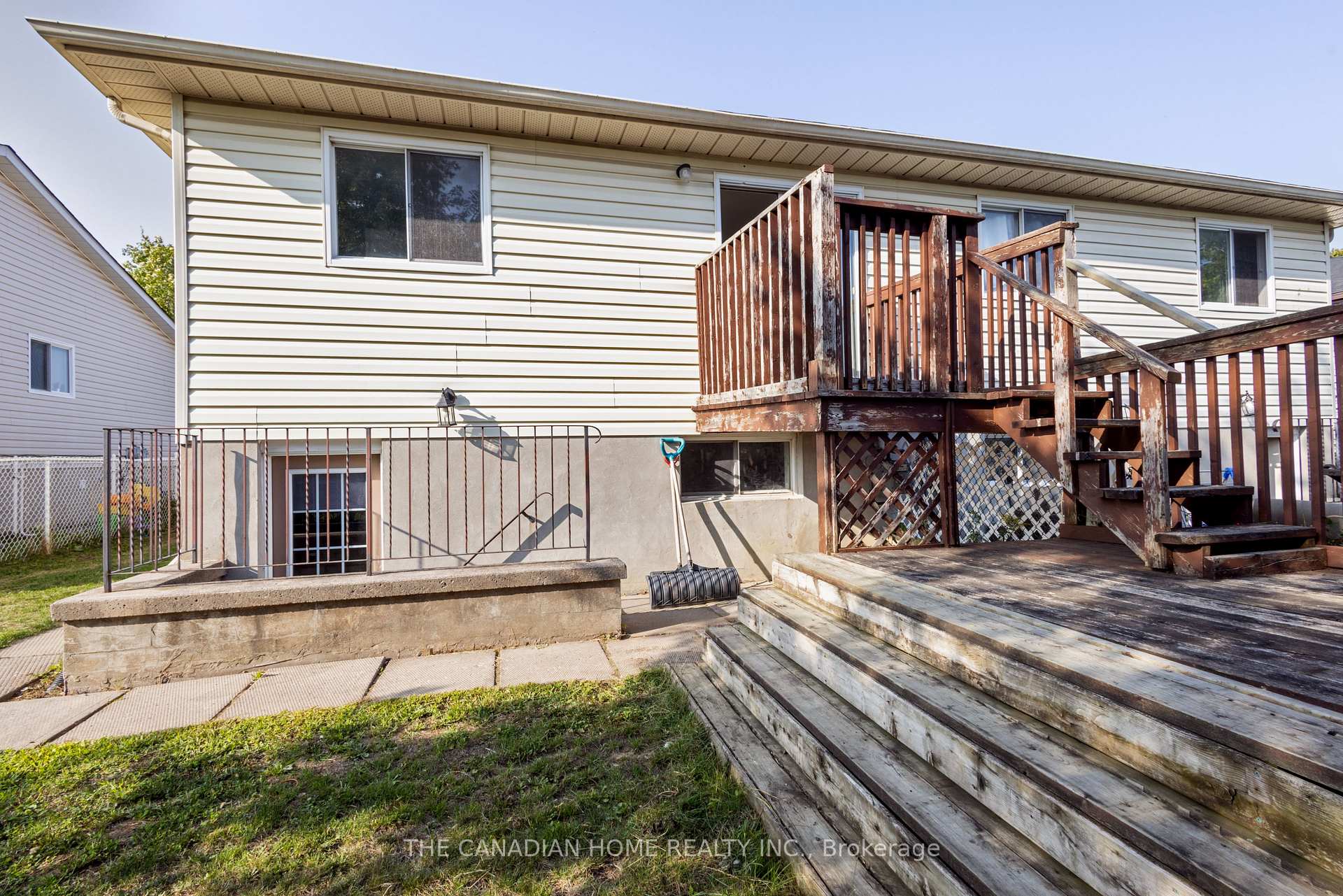 Photo 35 of 909 Uxbridge Crescent, Kingston, East Gardiners Rd — HOMEH