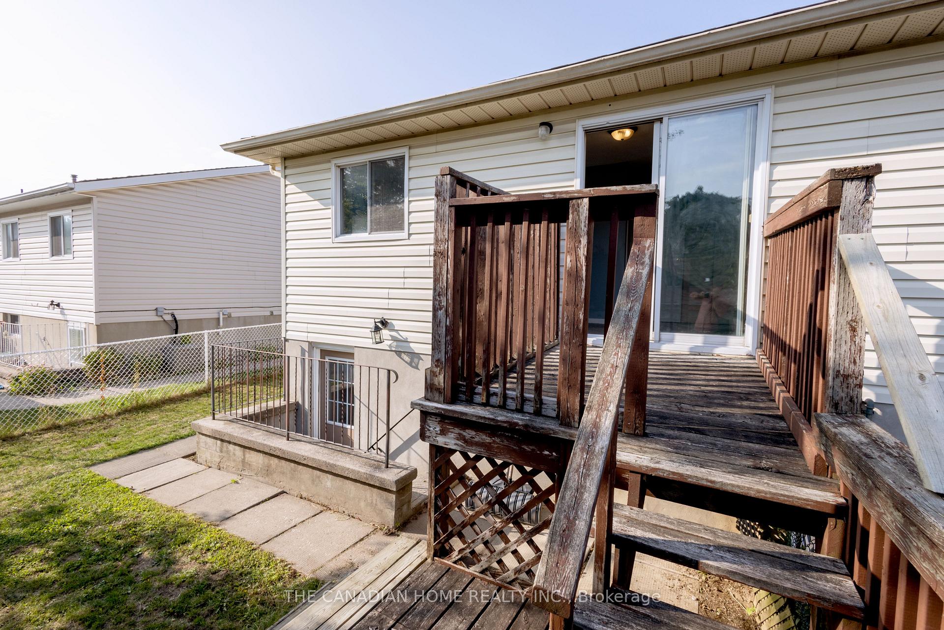 Photo 39 of 909 Uxbridge Crescent, Kingston, East Gardiners Rd — HOMEH