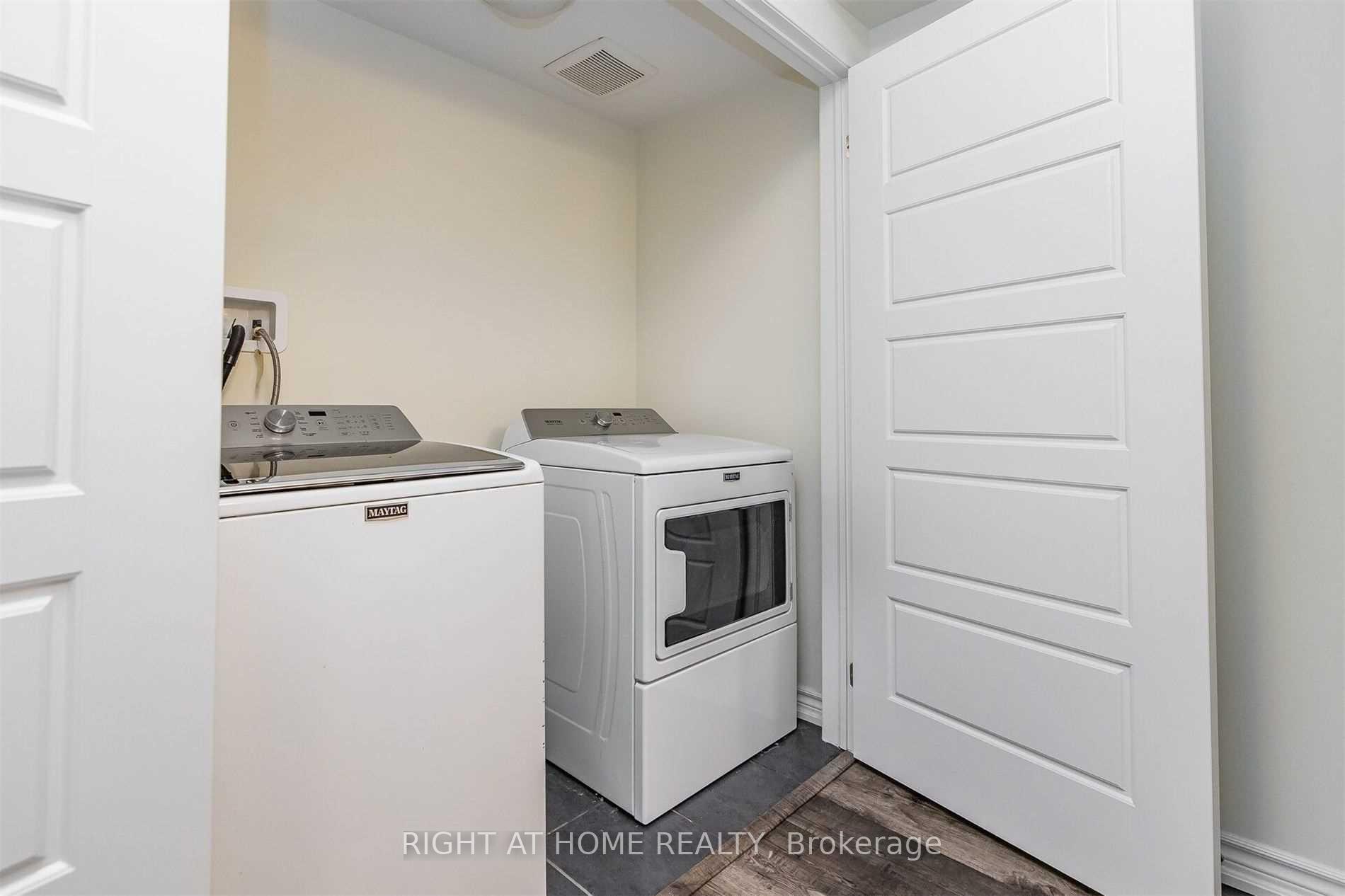 Photo 9 of 880 Cactus Point, Milton, Cobban — HOMEH