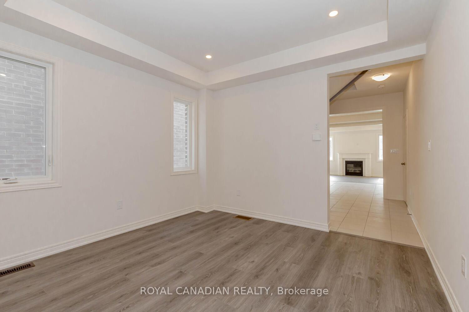 Photo 4 of 9 Holcomb Terrace, Hamilton, Waterdown — HOMEH