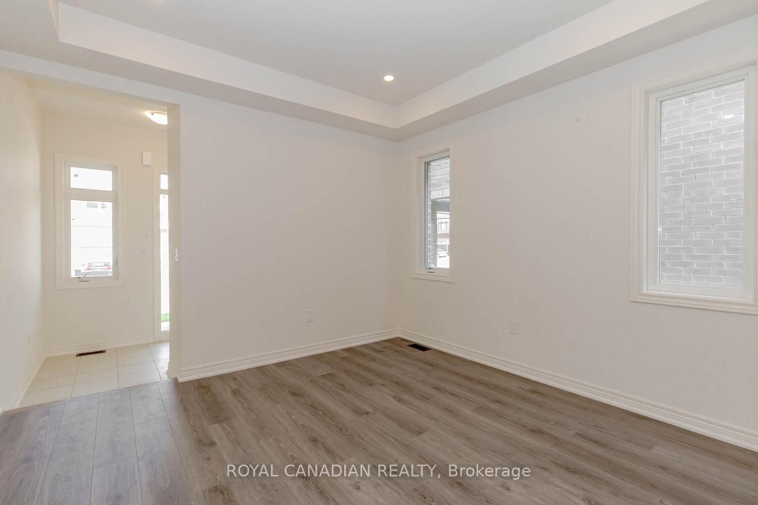 Photo 5 of 9 Holcomb Terrace, Hamilton, Waterdown — HOMEH