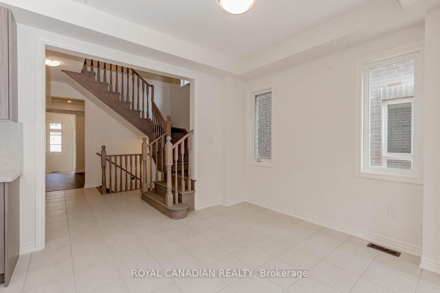 Photo 8 of 9 Holcomb Terrace, Hamilton, Waterdown — HOMEH