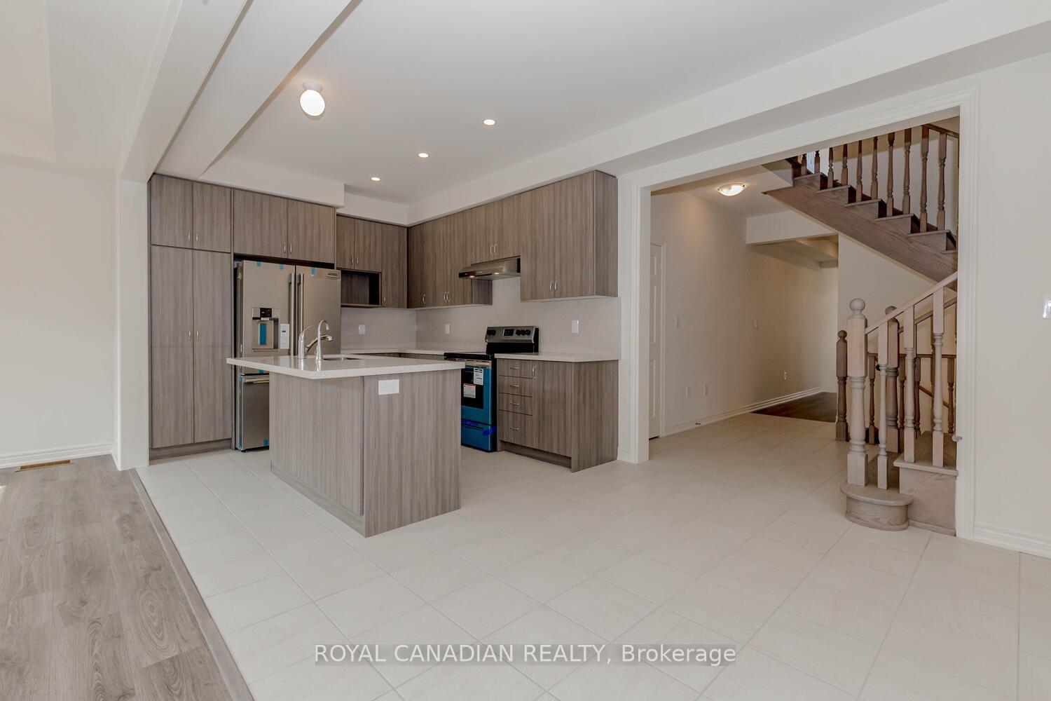 Photo 9 of 9 Holcomb Terrace, Hamilton, Waterdown — HOMEH