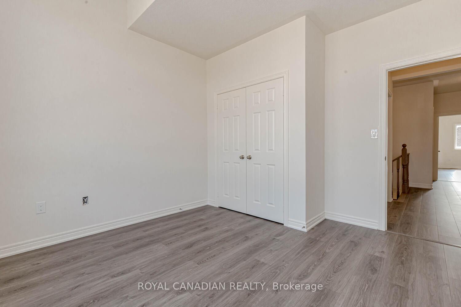 Photo 32 of 9 Holcomb Terrace, Hamilton, Waterdown — HOMEH