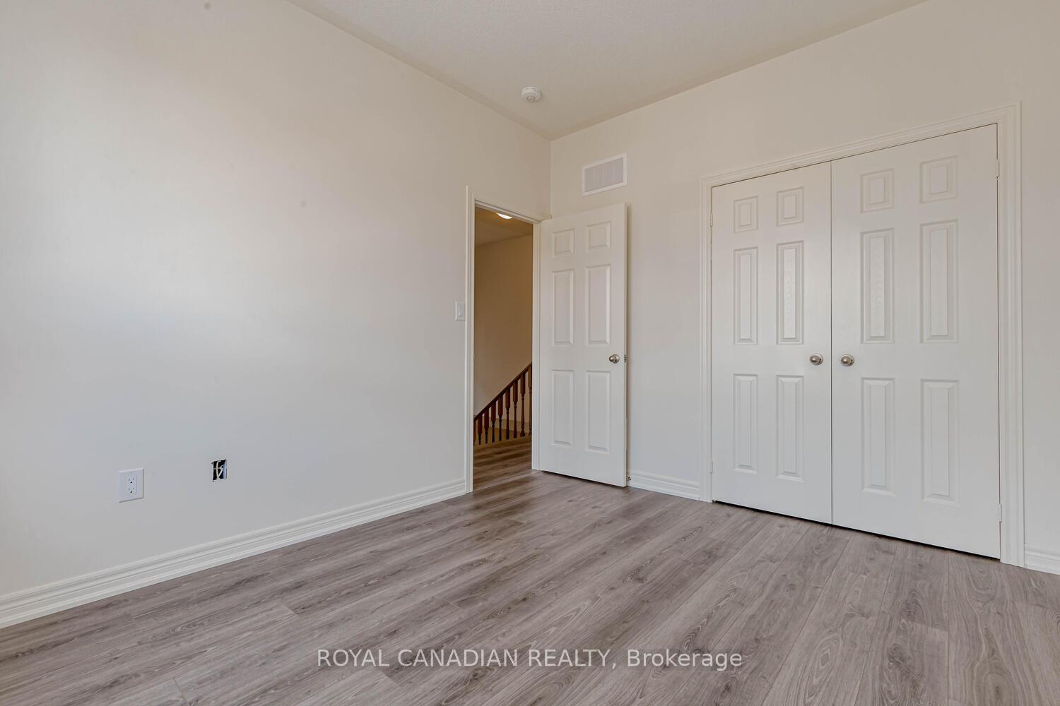 Photo 36 of 9 Holcomb Terrace, Hamilton, Waterdown — HOMEH