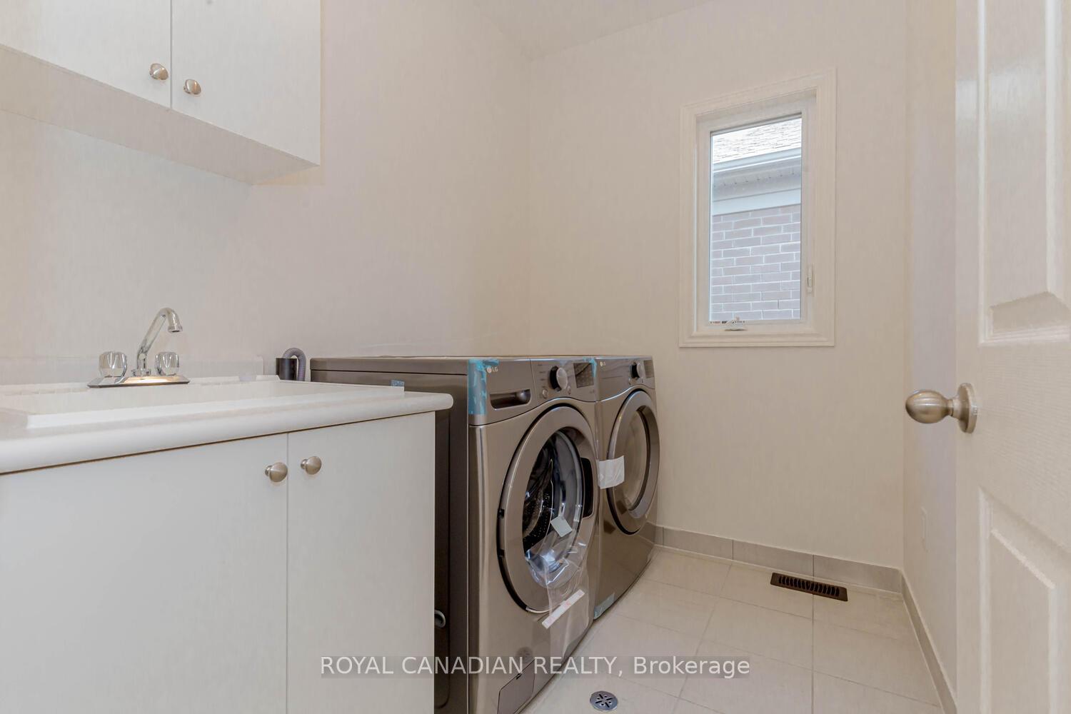 Photo 38 of 9 Holcomb Terrace, Hamilton, Waterdown — HOMEH