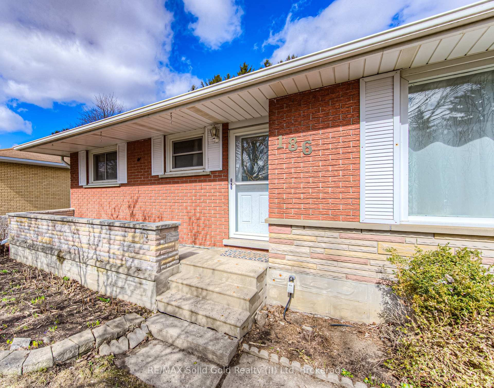 Photo 2 of 186 Kipling Avenue, Kitchener — HOMEH