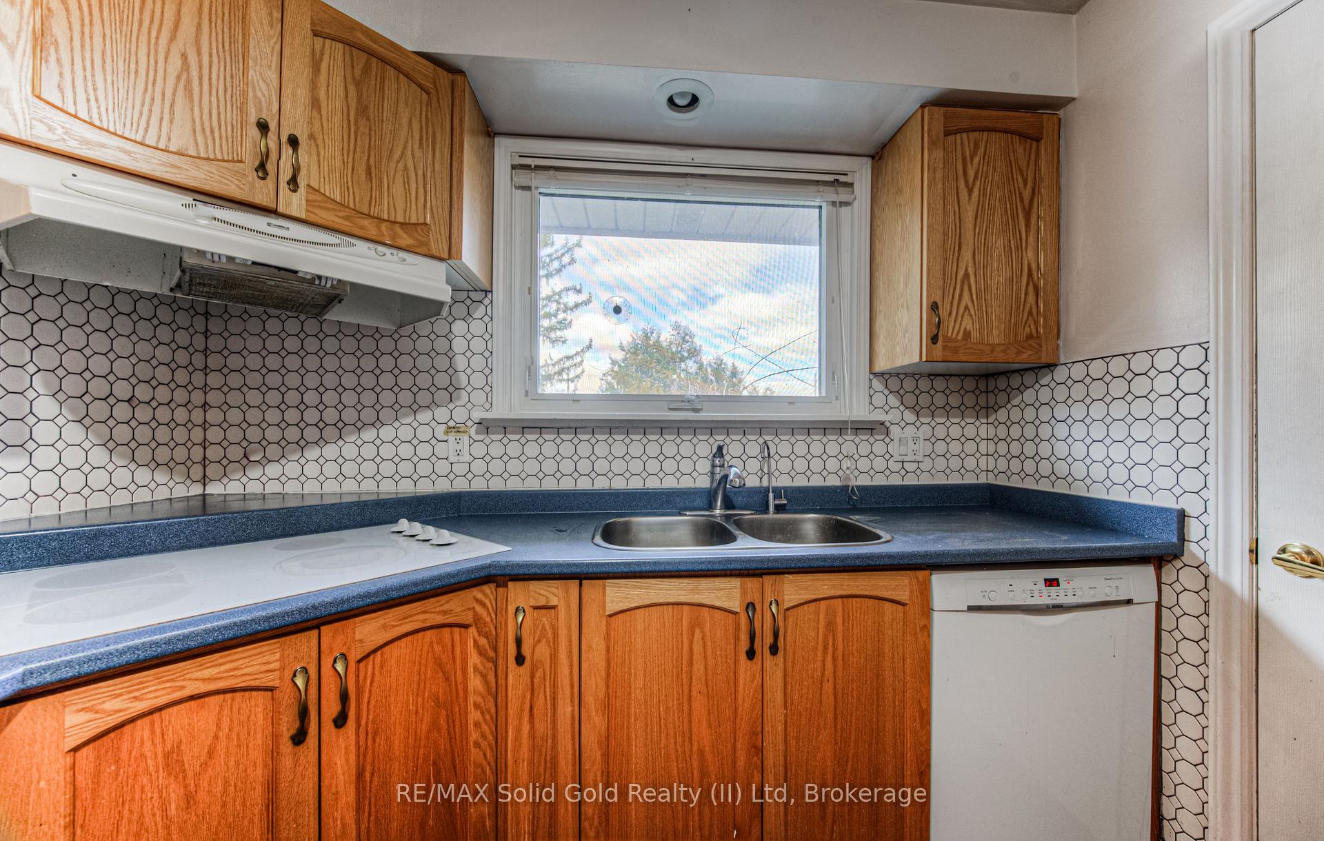 Photo 13 of 186 Kipling Avenue, Kitchener — HOMEH