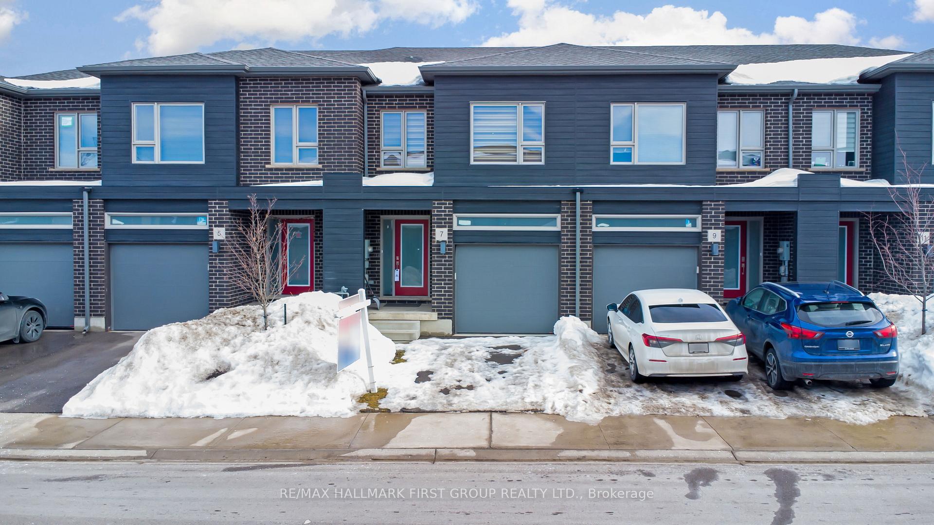 Photo 1 of 7 Pony Way, Kitchener — HOMEH