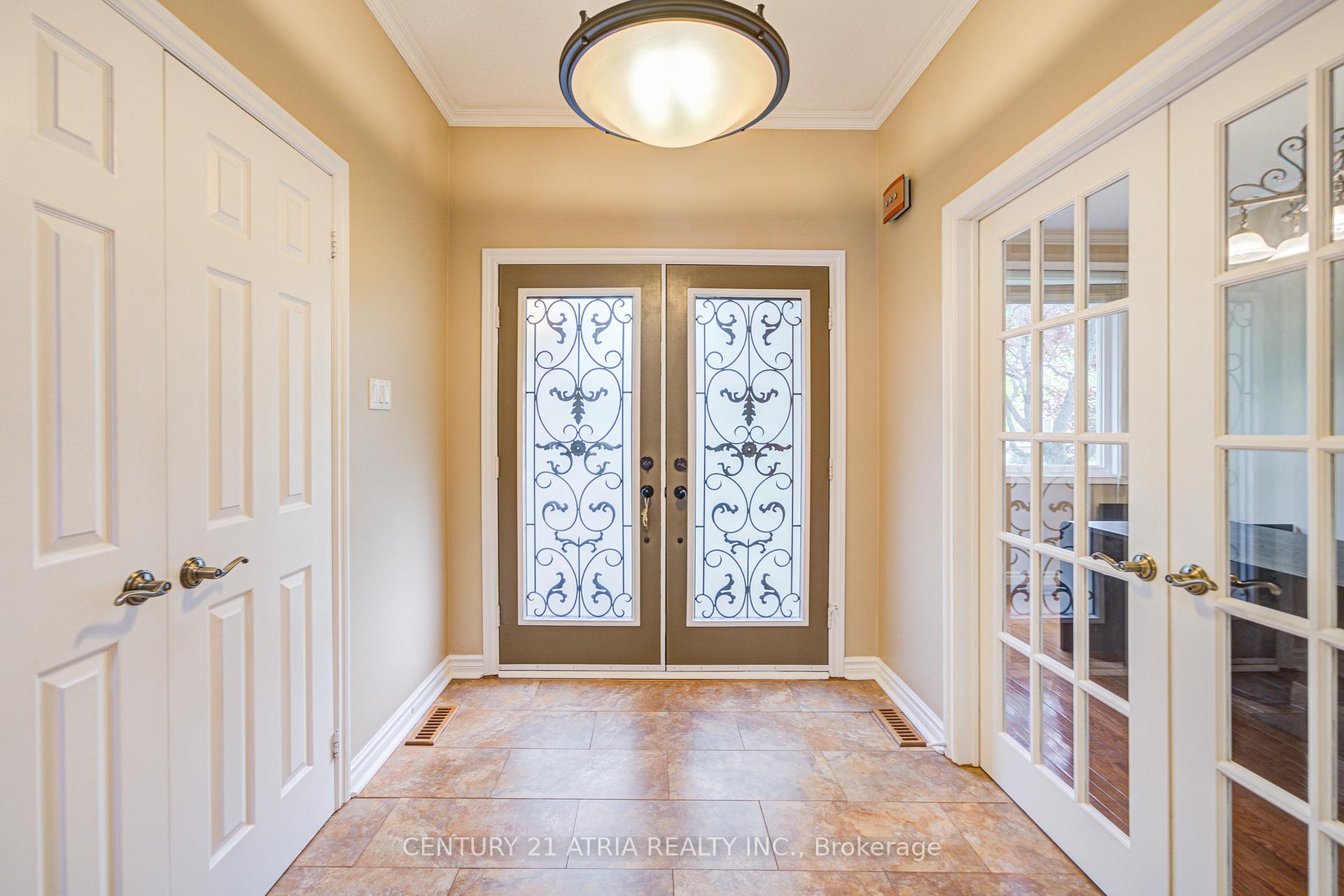 Photo 5 of 61 Brooklyn Crescent, Markham, Markville — HOMEH
