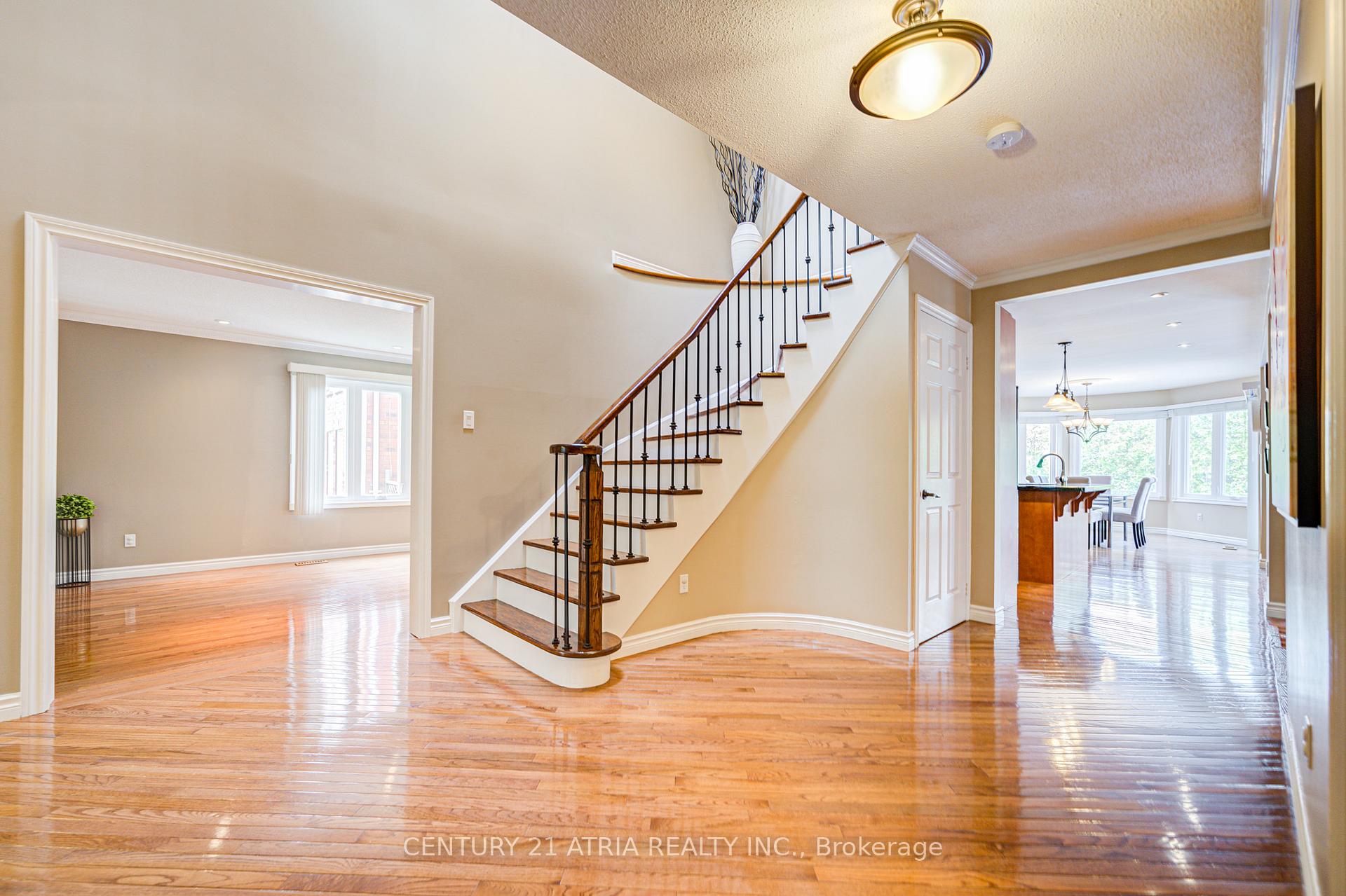 Photo 7 of 61 Brooklyn Crescent, Markham, Markville — HOMEH