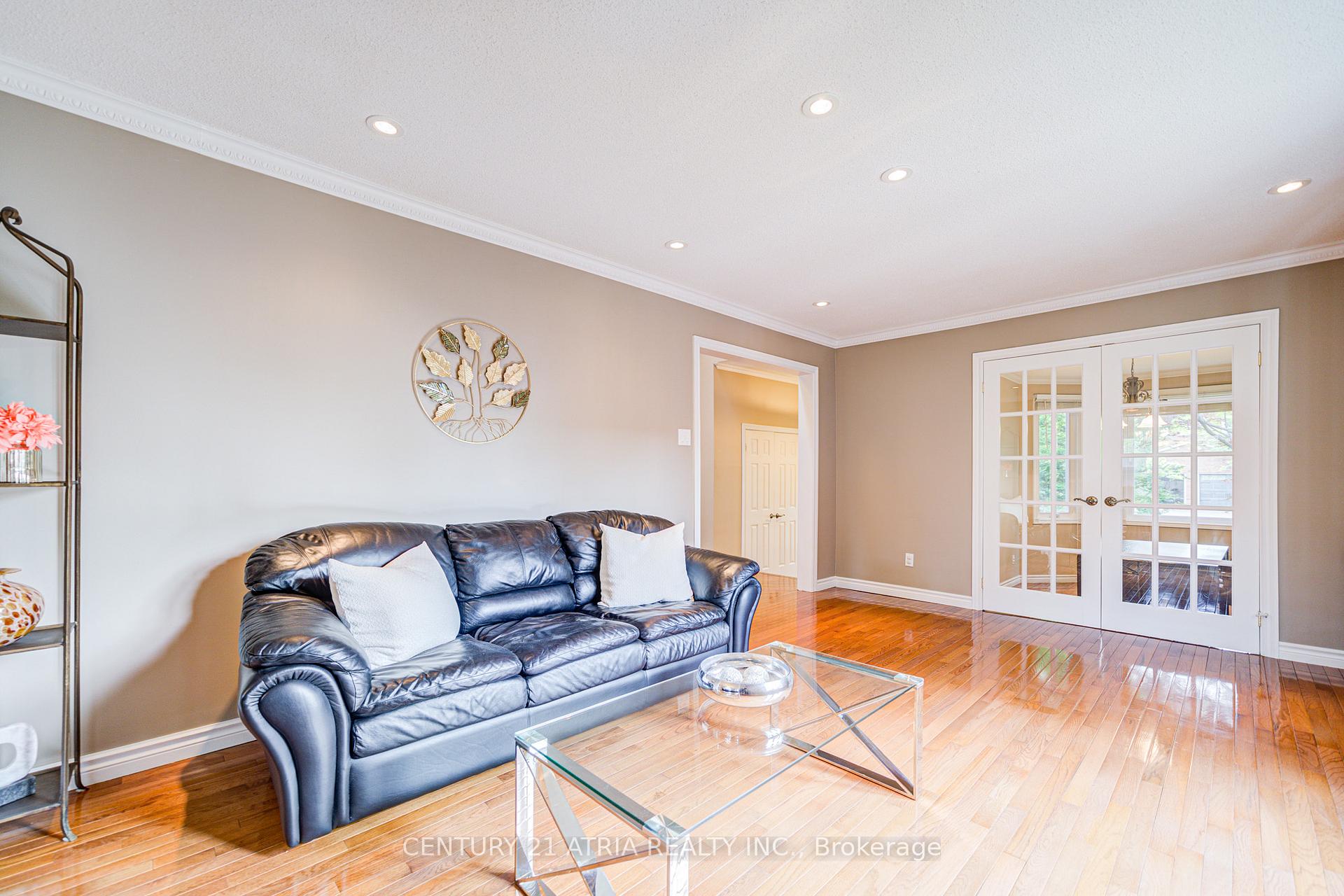 Photo 12 of 61 Brooklyn Crescent, Markham, Markville — HOMEH