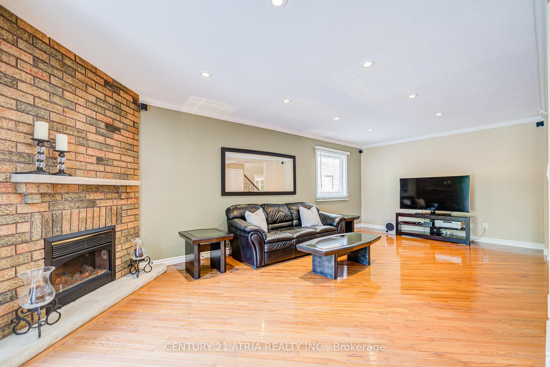 Photo 15 of 61 Brooklyn Crescent, Markham, Markville — HOMEH