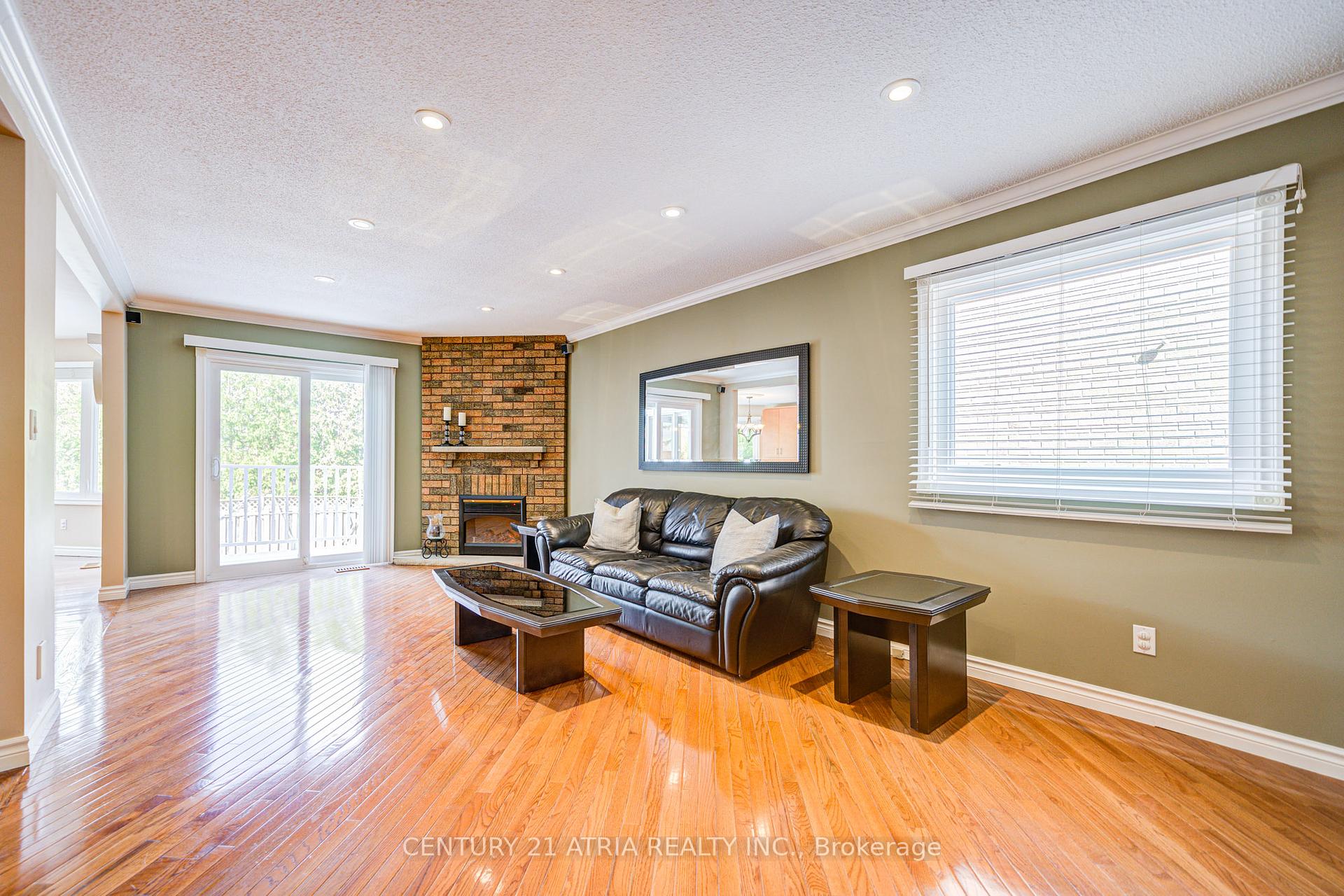 Photo 16 of 61 Brooklyn Crescent, Markham, Markville — HOMEH