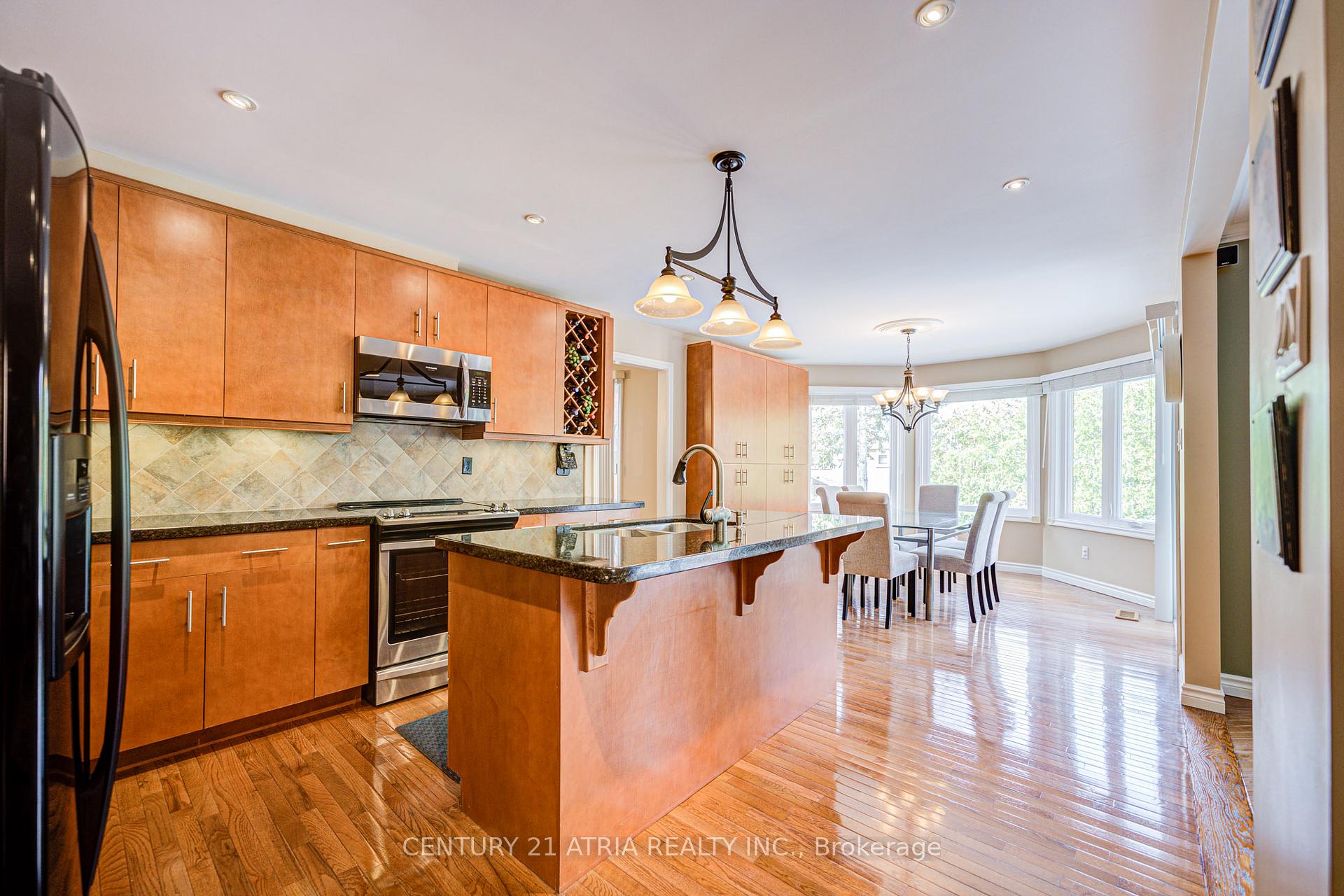 Photo 18 of 61 Brooklyn Crescent, Markham, Markville — HOMEH