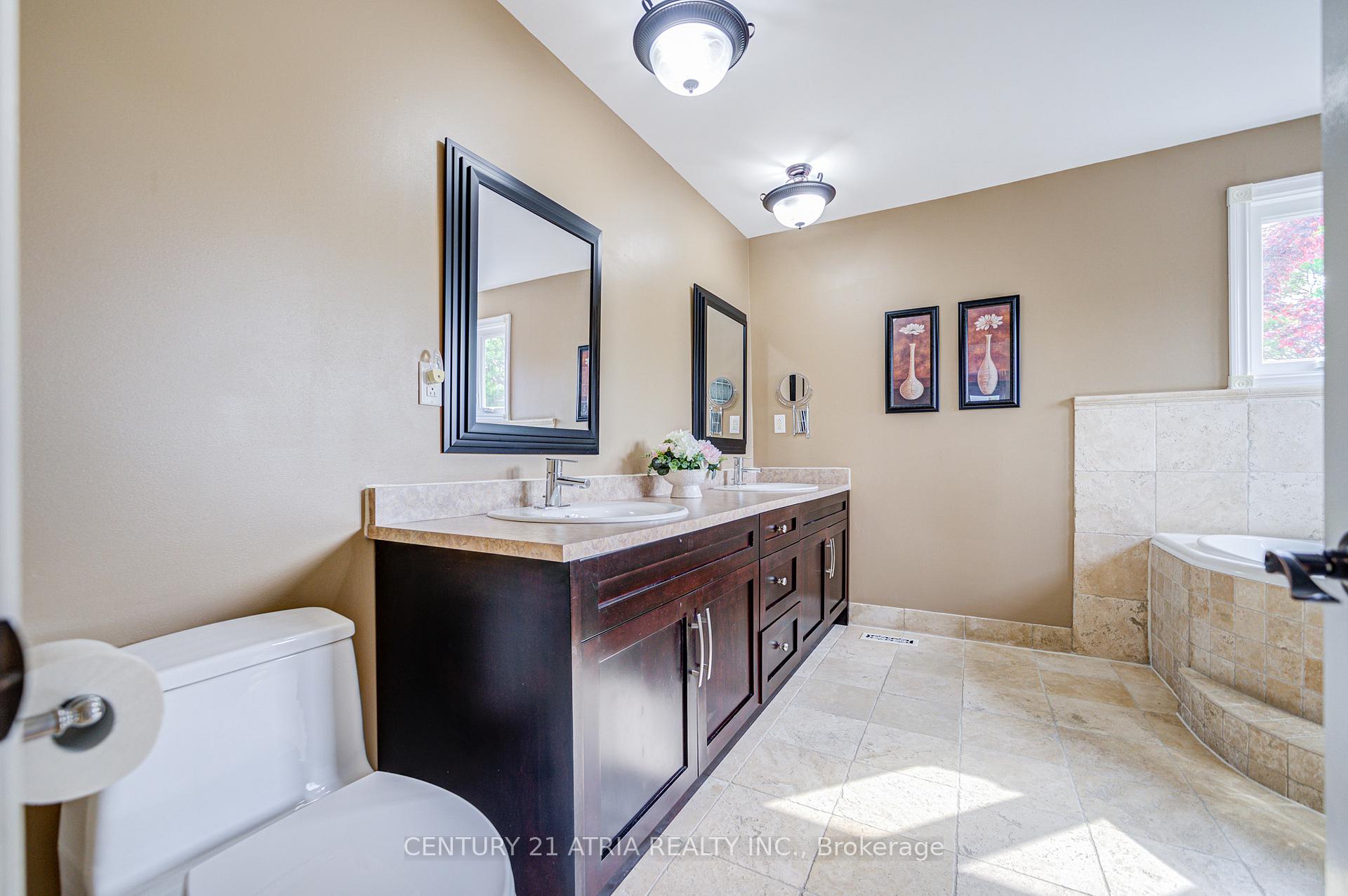 Photo 33 of 61 Brooklyn Crescent, Markham, Markville — HOMEH