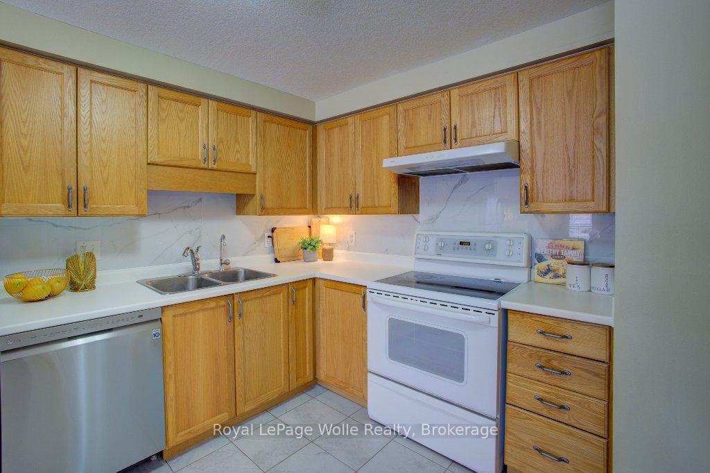 Photo 5 of 58 Max Becker Drive, Kitchener — HOMEH