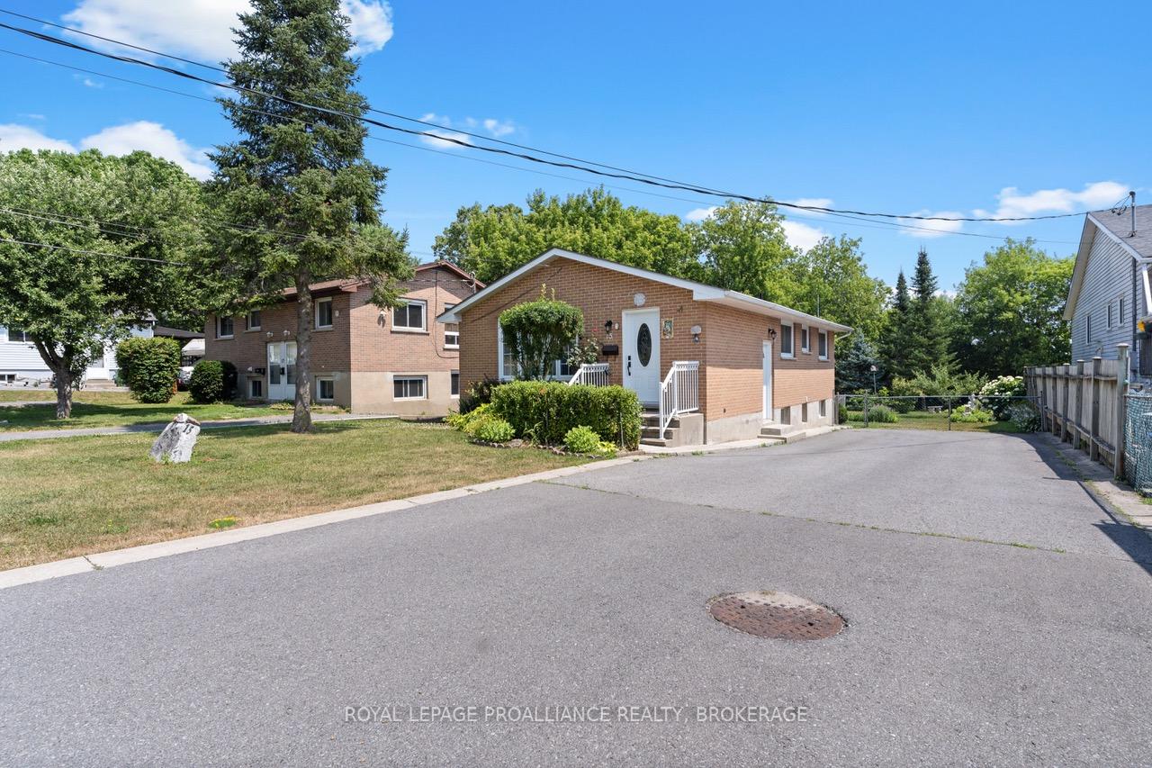 Photo 2 of 15 Shaw Street, Kingston, Rideau — HOMEH