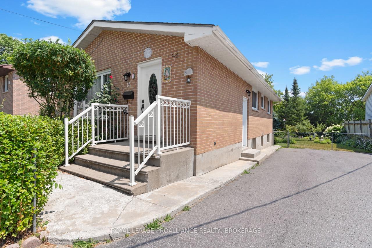 Photo 3 of 15 Shaw Street, Kingston, Rideau — HOMEH