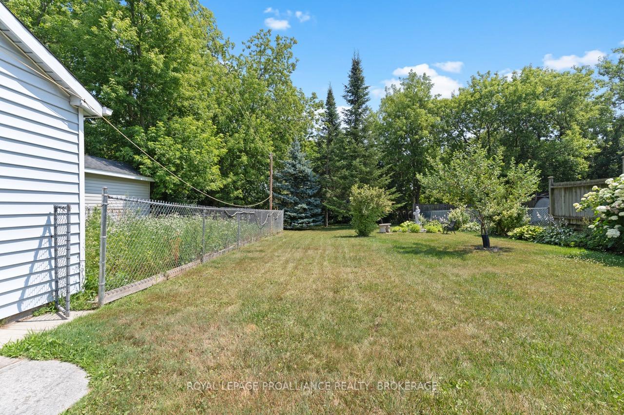 Photo 5 of 15 Shaw Street, Kingston, Rideau — HOMEH