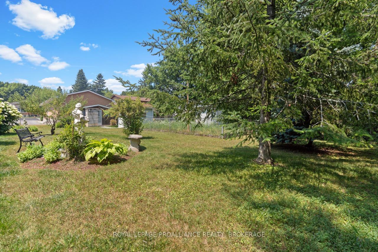 Photo 8 of 15 Shaw Street, Kingston, Rideau — HOMEH