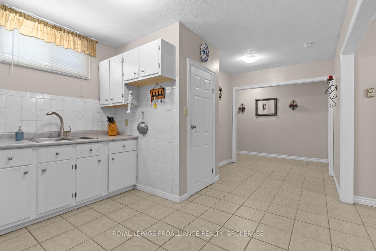 Photo 16 of 15 Shaw Street, Kingston, Rideau — HOMEH