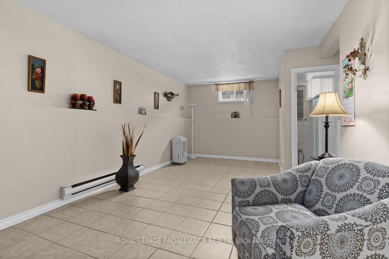 Photo 21 of 15 Shaw Street, Kingston, Rideau — HOMEH