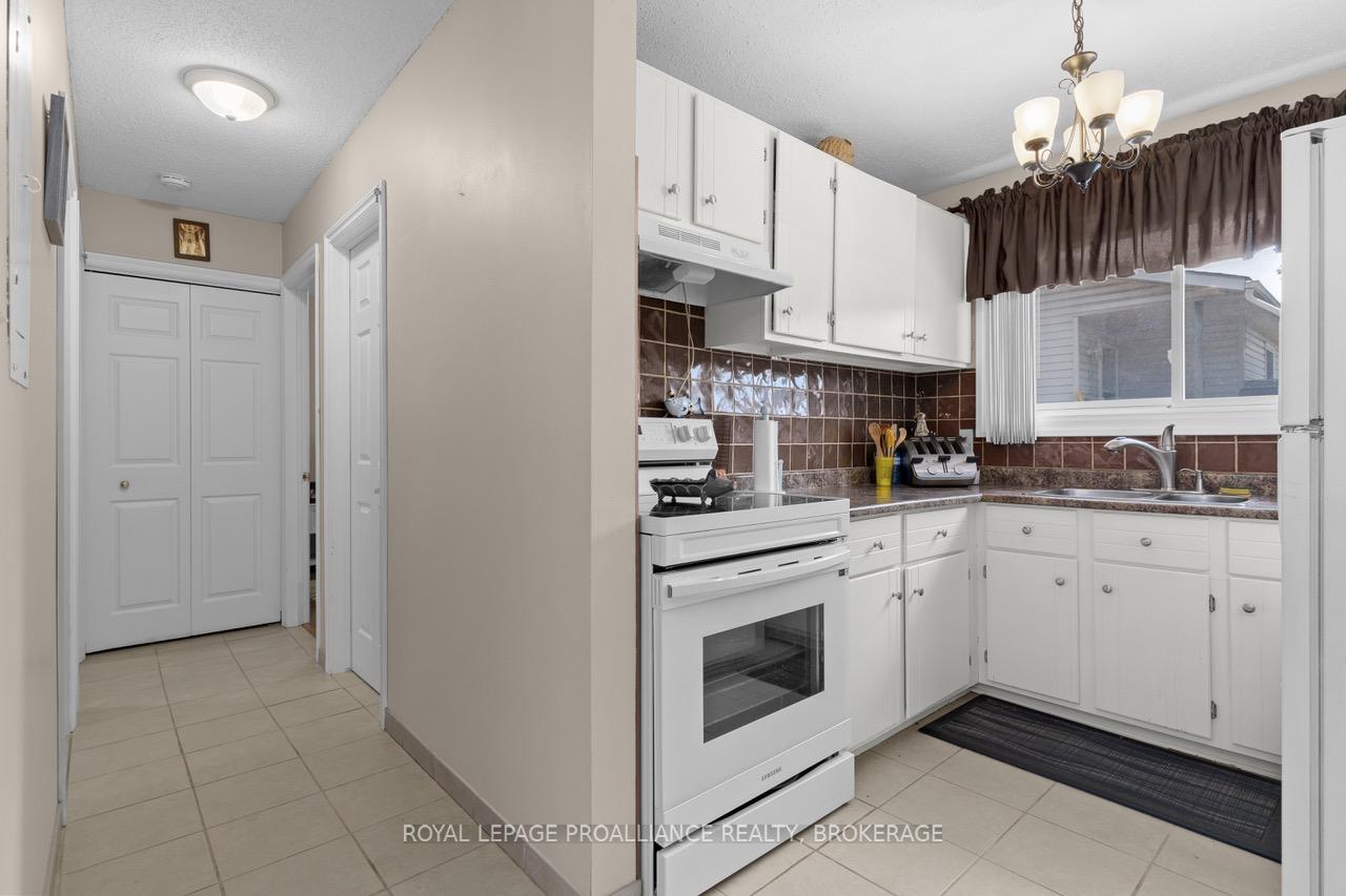 Photo 30 of 15 Shaw Street, Kingston, Rideau — HOMEH