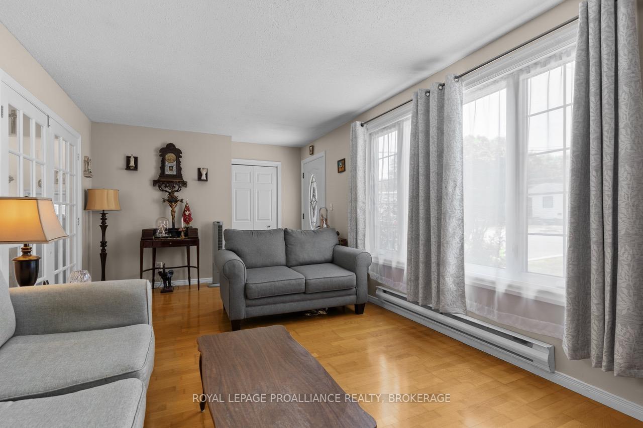 Photo 35 of 15 Shaw Street, Kingston, Rideau — HOMEH