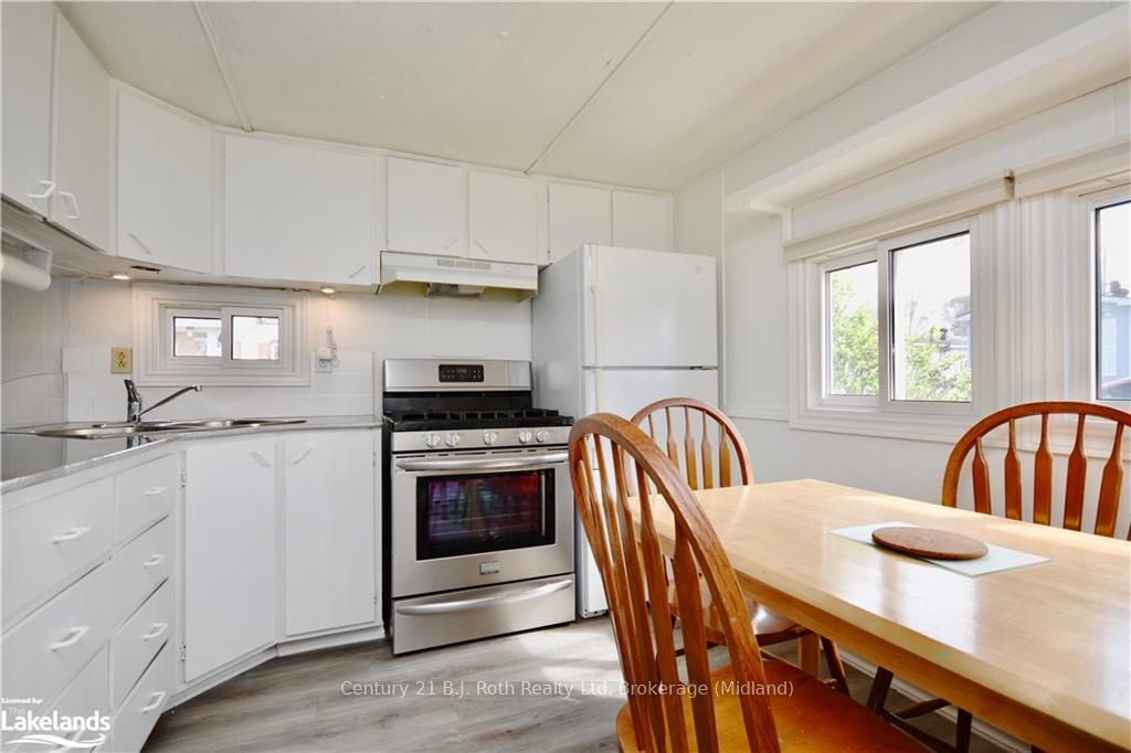 Photo 2 of 12 Vics Road, Midland — HOMEH