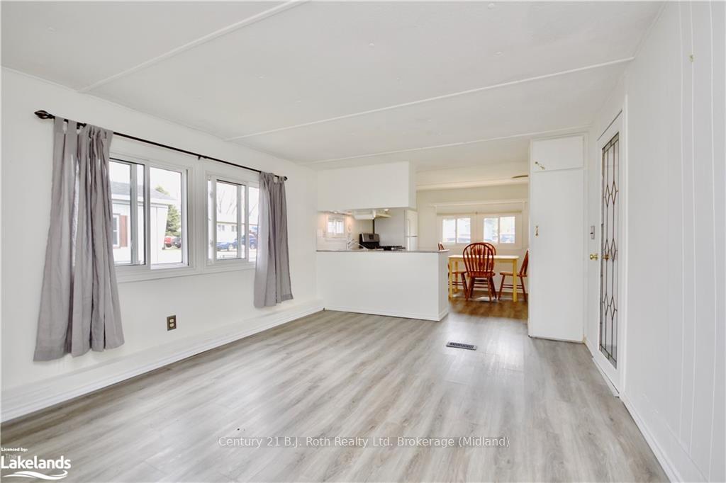 Photo 4 of 12 Vics Road, Midland — HOMEH