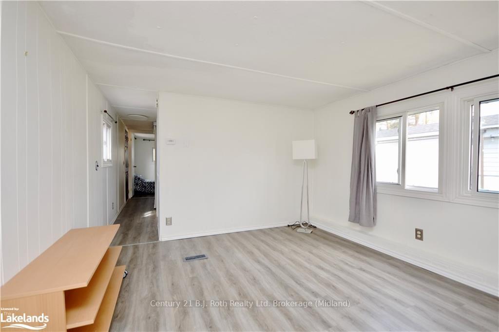 Photo 5 of 12 Vics Road, Midland — HOMEH