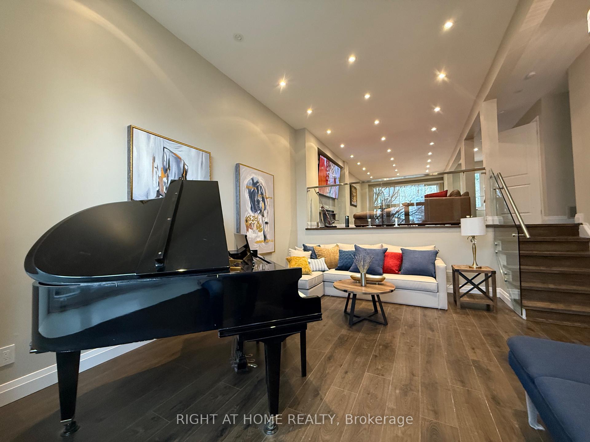 Photo 3 of 58 Holm Crescent, Markham, Aileen-Willowbrook — HOMEH