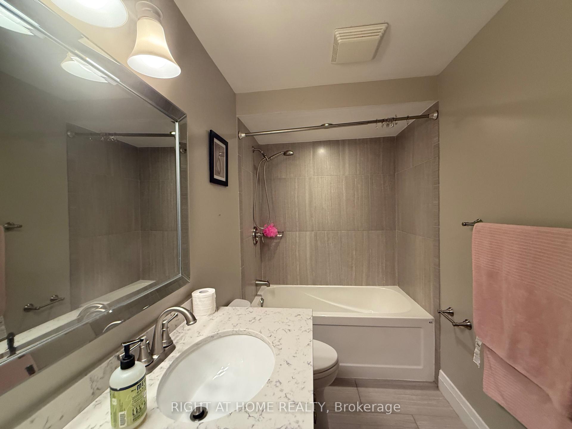Photo 12 of 58 Holm Crescent, Markham, Aileen-Willowbrook — HOMEH