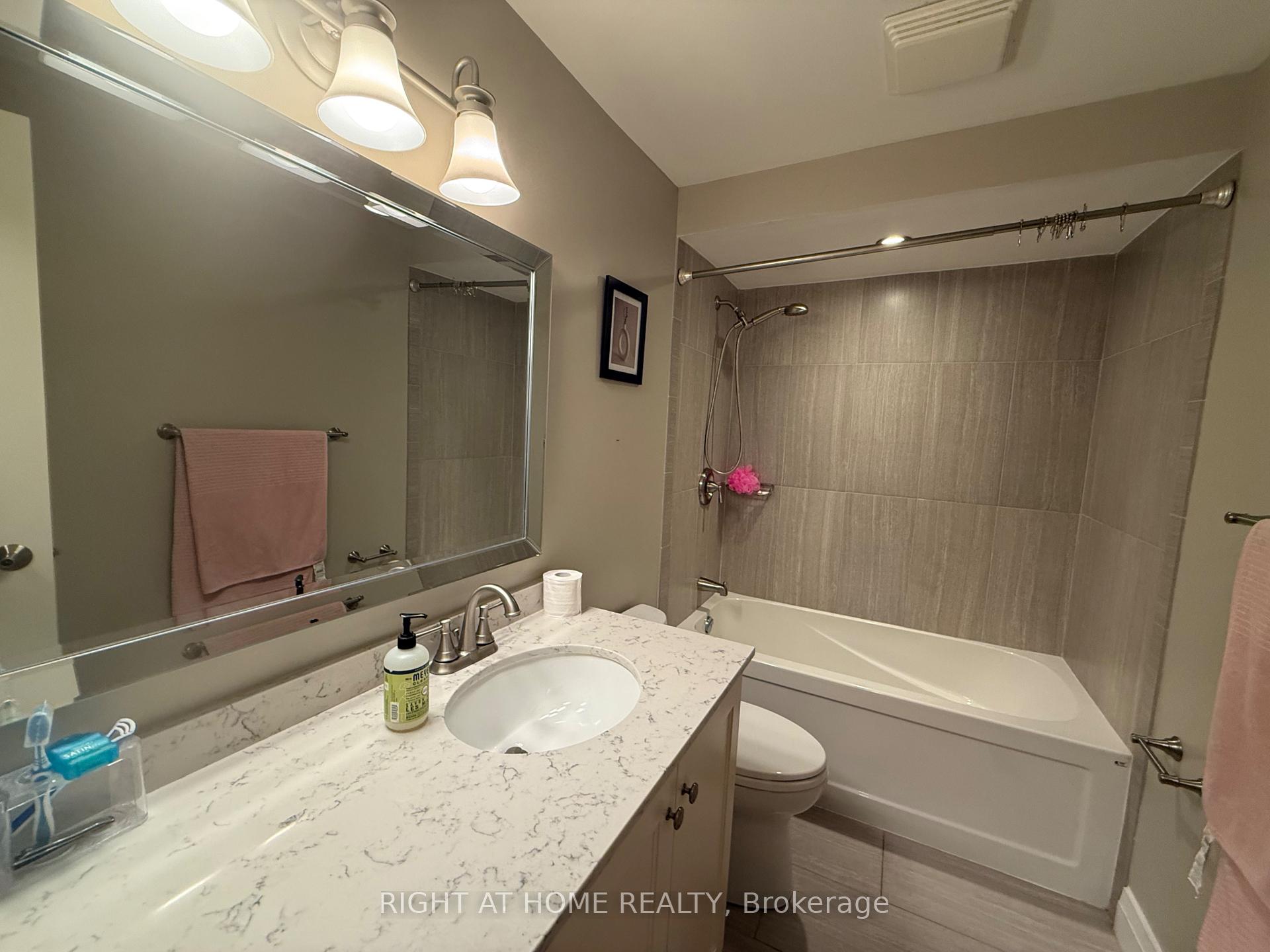 Photo 13 of 58 Holm Crescent, Markham, Aileen-Willowbrook — HOMEH