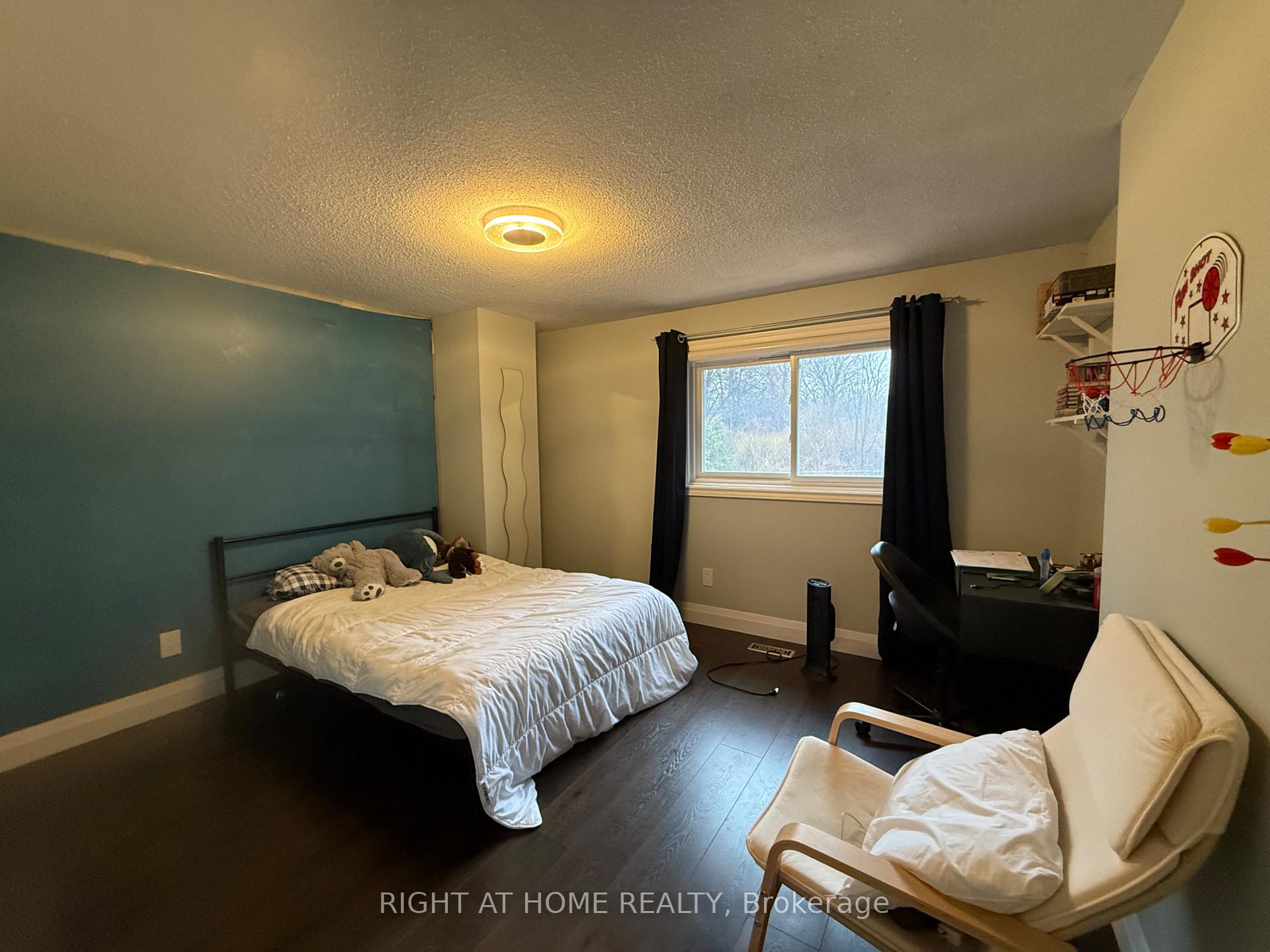 Photo 14 of 58 Holm Crescent, Markham, Aileen-Willowbrook — HOMEH
