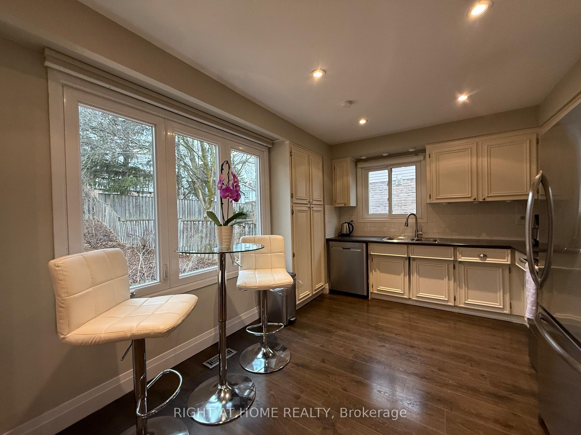 Photo 17 of 58 Holm Crescent, Markham, Aileen-Willowbrook — HOMEH