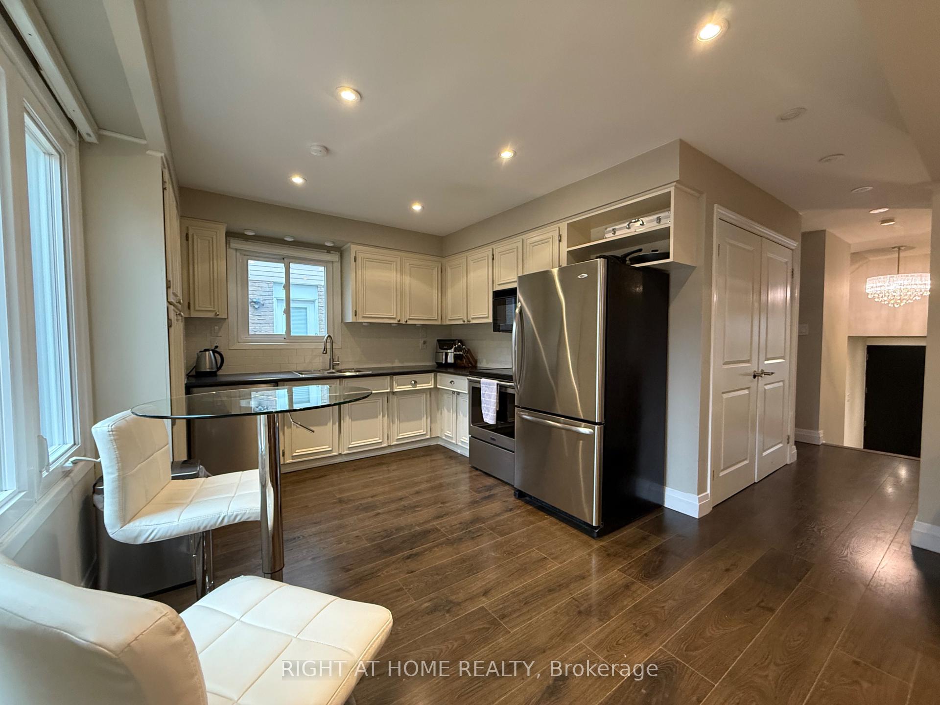 Photo 19 of 58 Holm Crescent, Markham, Aileen-Willowbrook — HOMEH