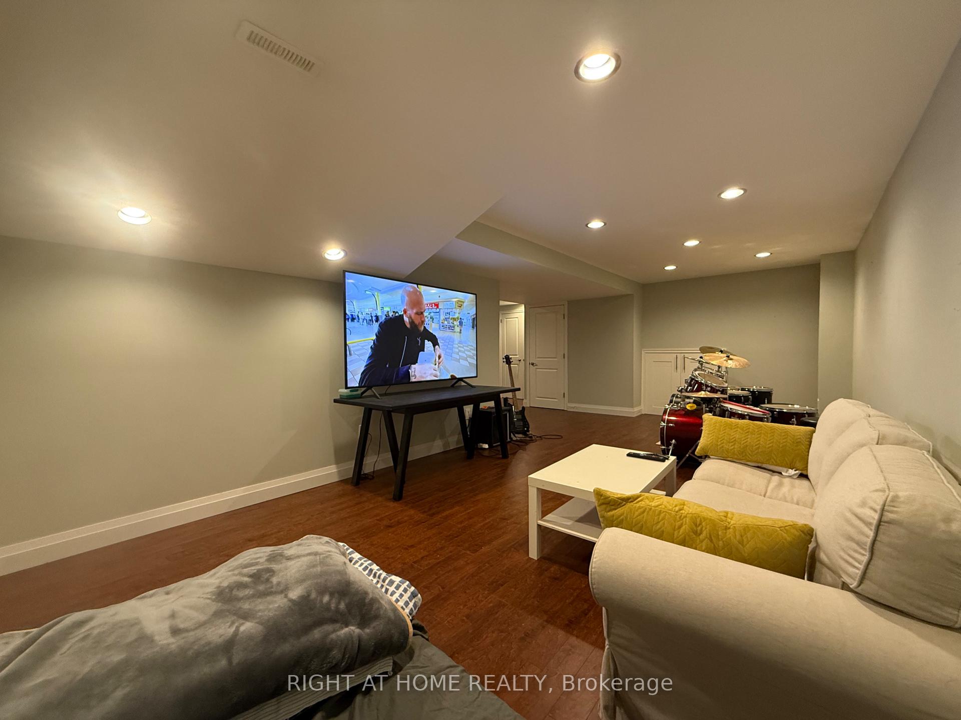 Photo 27 of 58 Holm Crescent, Markham, Aileen-Willowbrook — HOMEH