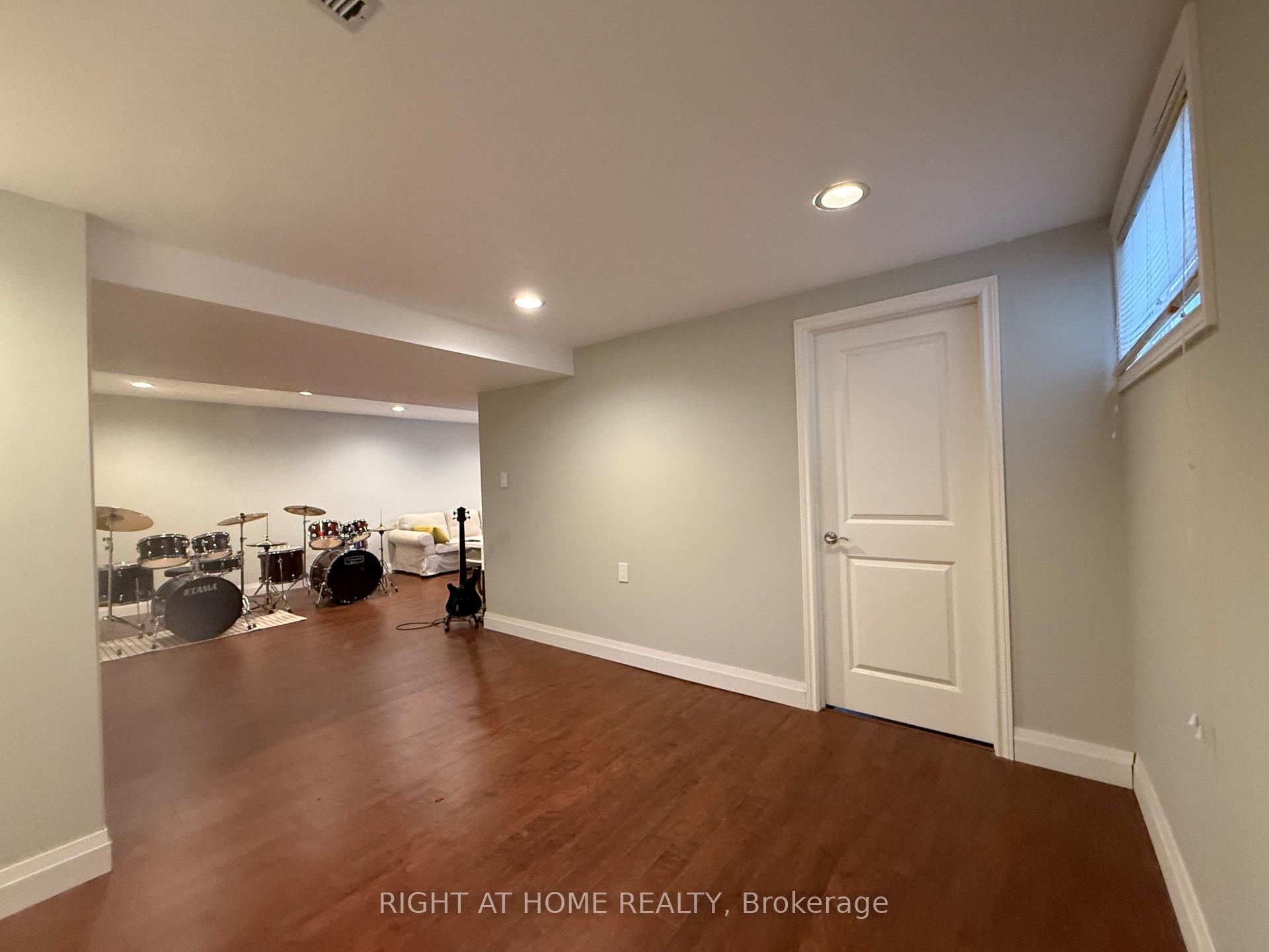 Photo 30 of 58 Holm Crescent, Markham, Aileen-Willowbrook — HOMEH