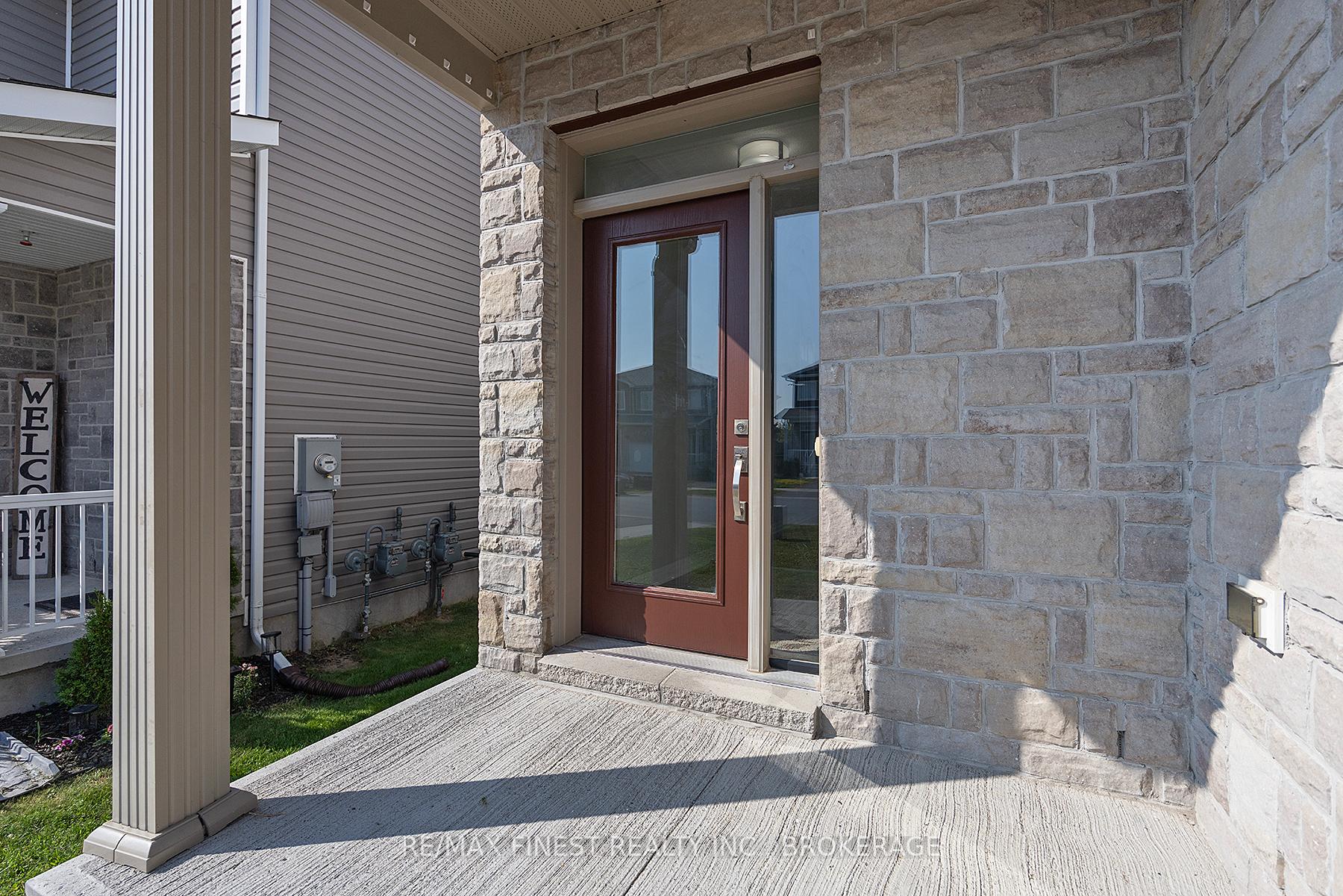 Photo 4 of 931 Riverview Way, Kingston, Kingston East (Incl Barret Crt) — HOMEH