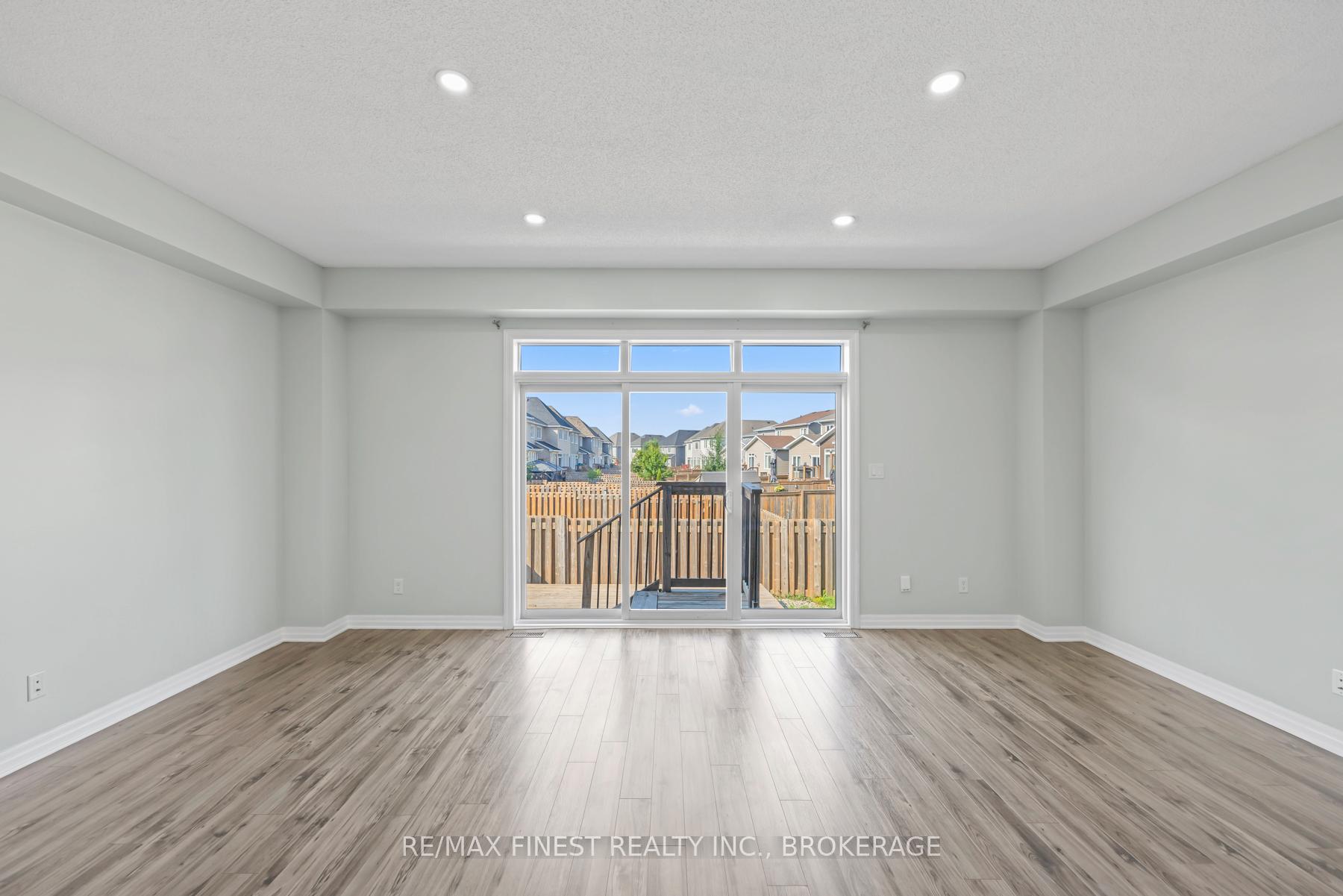 Photo 19 of 931 Riverview Way, Kingston, Kingston East (Incl Barret Crt) — HOMEH