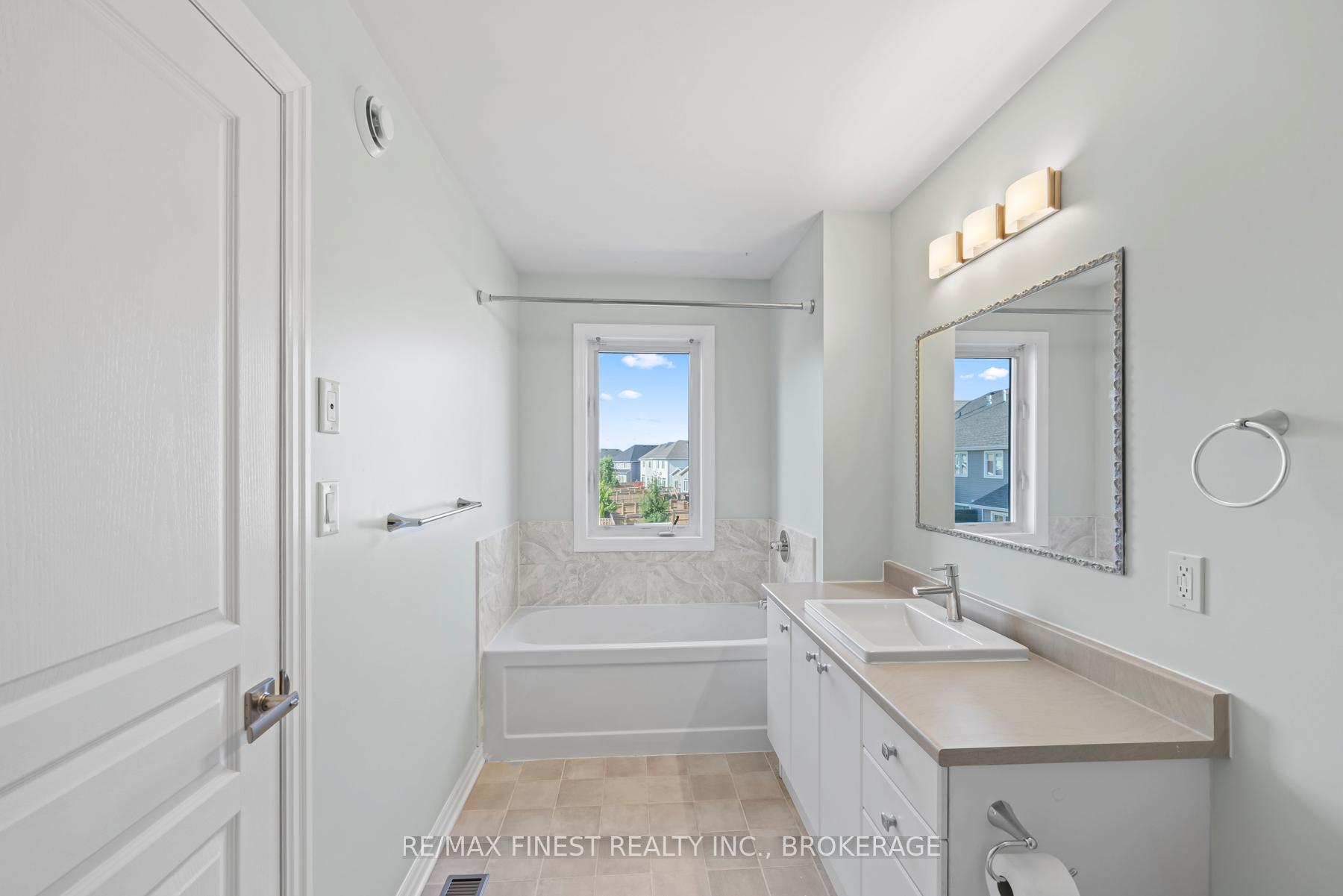 Photo 30 of 931 Riverview Way, Kingston, Kingston East (Incl Barret Crt) — HOMEH