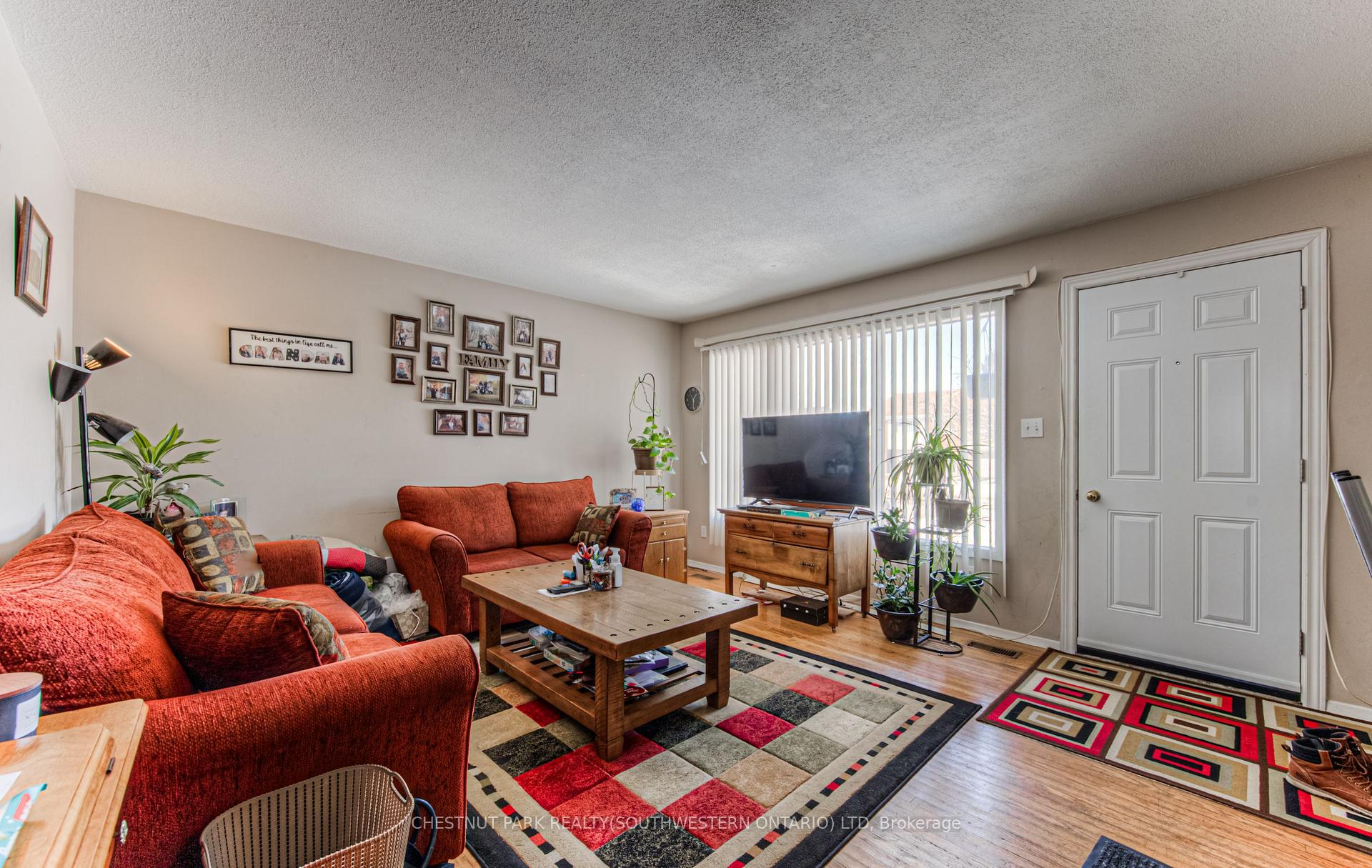 Photo 4 of 65 Overlea Drive, Kitchener — HOMEH