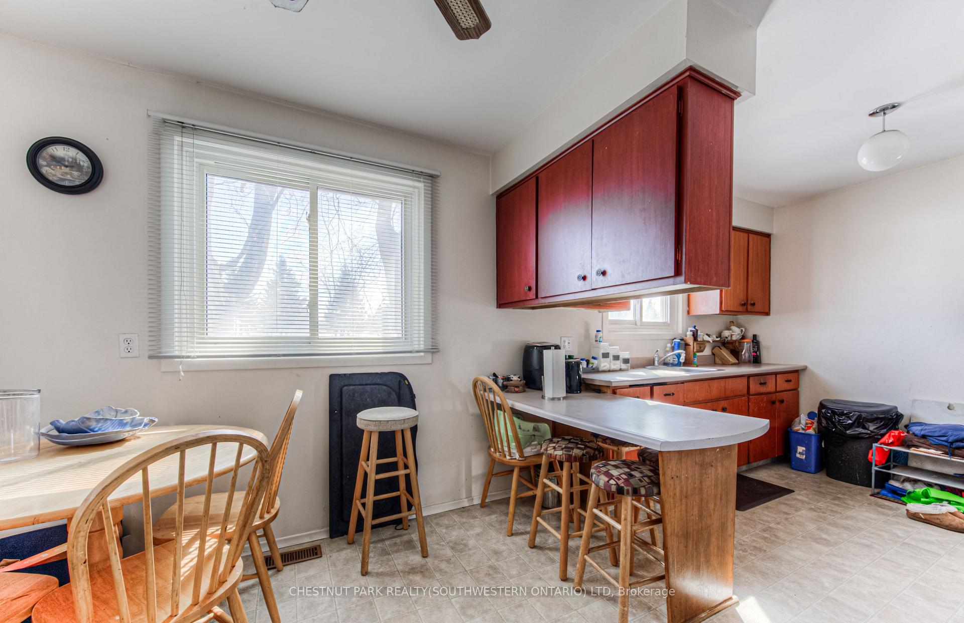 Photo 8 of 65 Overlea Drive, Kitchener — HOMEH