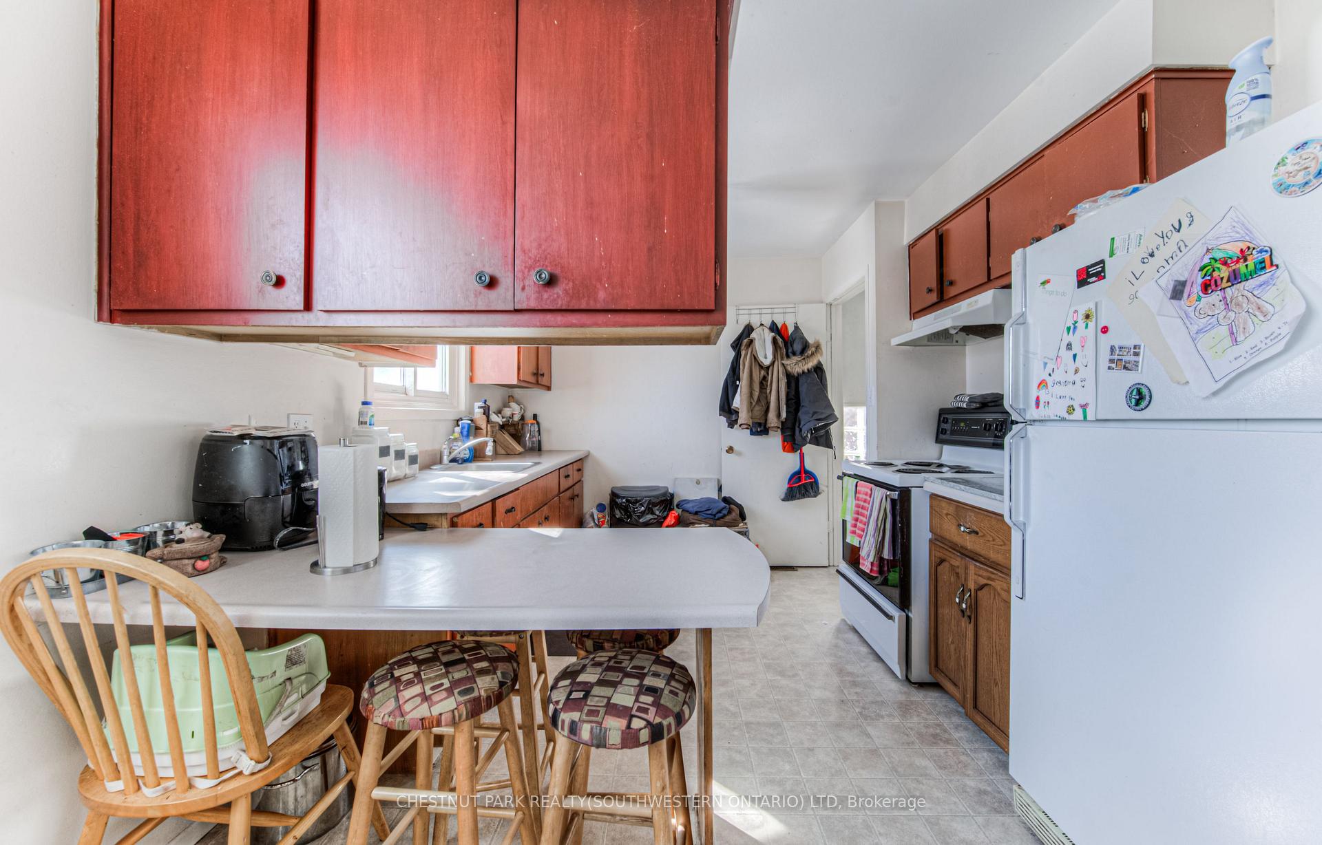 Photo 9 of 65 Overlea Drive, Kitchener — HOMEH